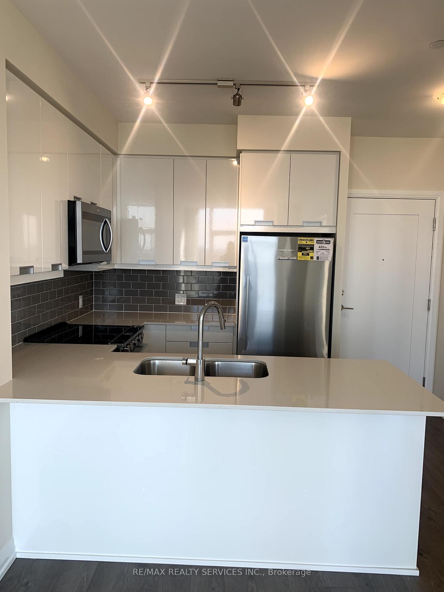 65 Watergarden Drive Unit 1505 photo 4