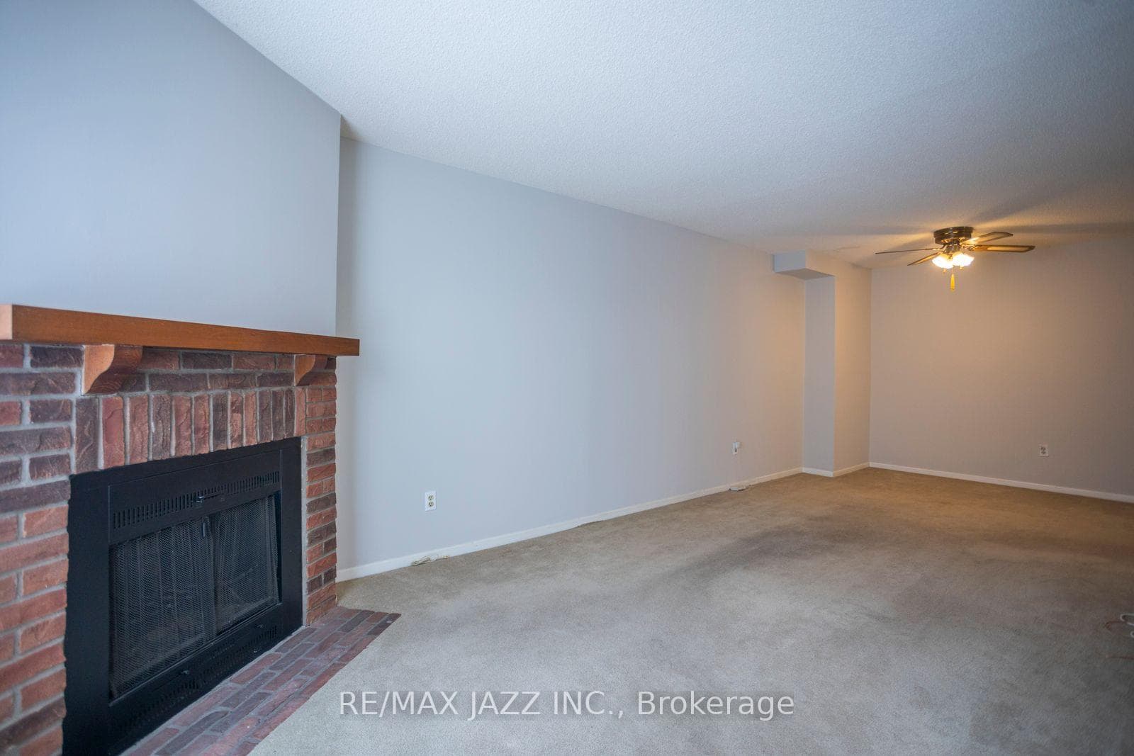 77 Caronia Square photo 4