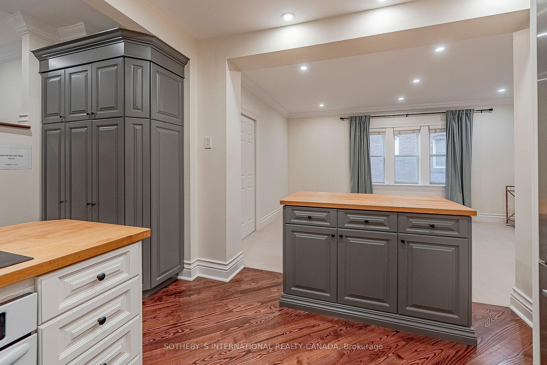 119 Chaplin Crescent Unit Main photo 14