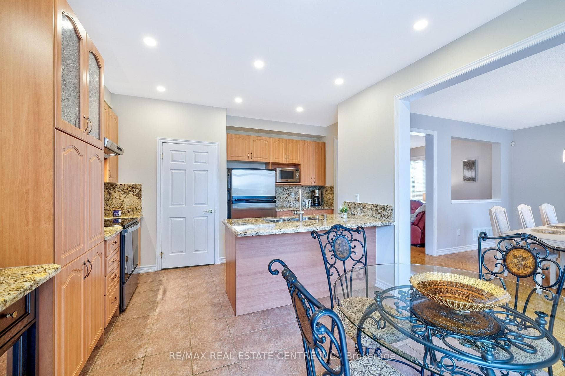 241 Duff Crescent photo 11