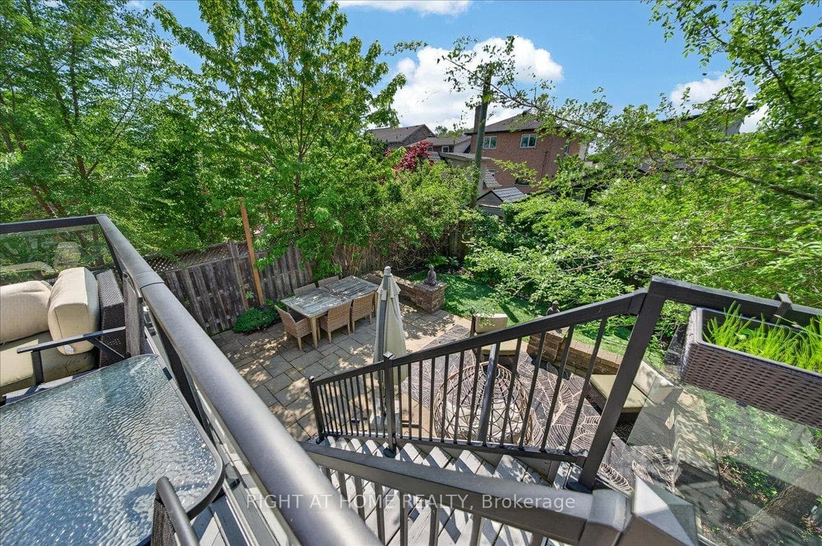 91B Evans Avenue photo 35
