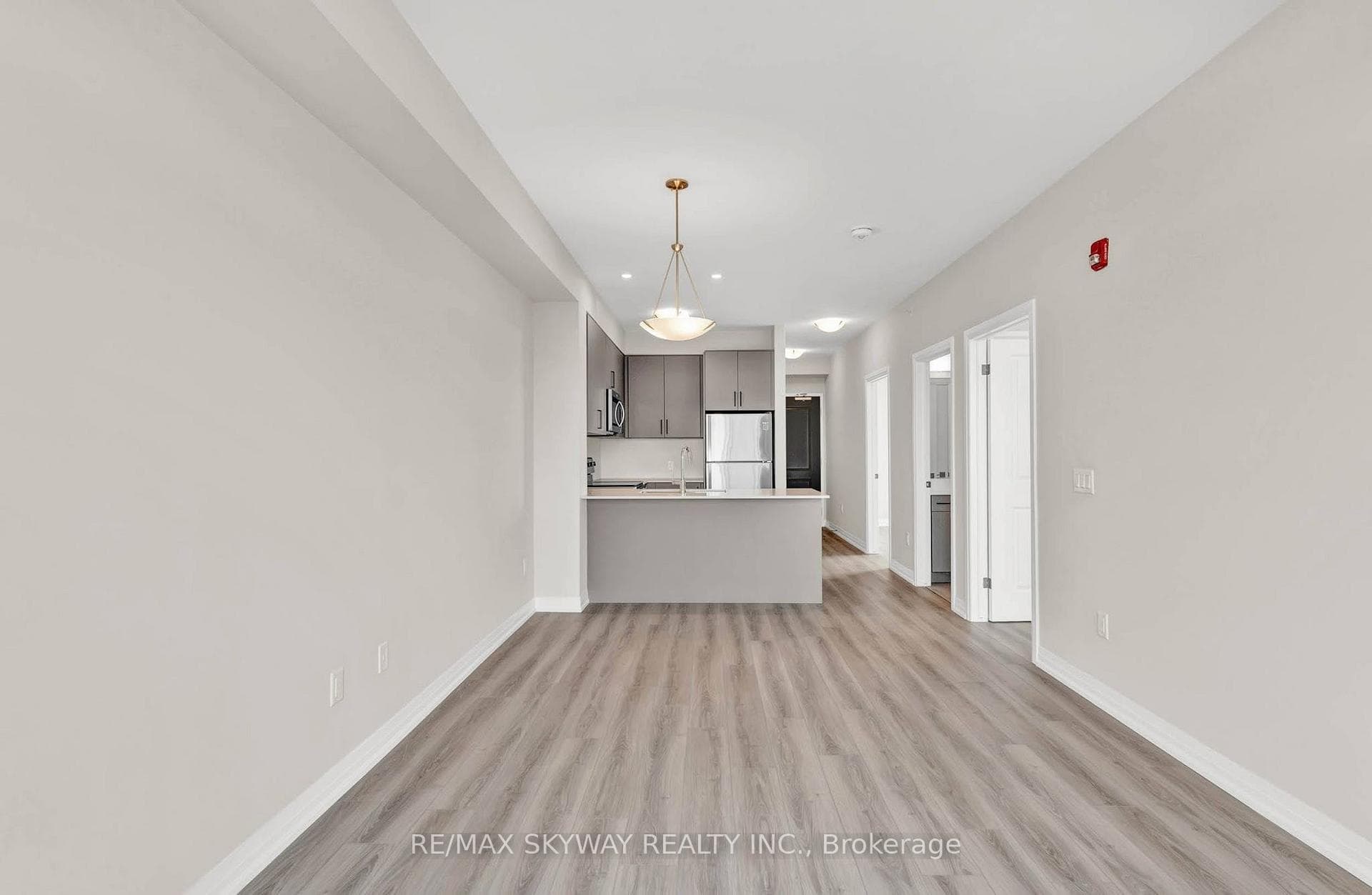 120 Spring Valley Crescent photo 3