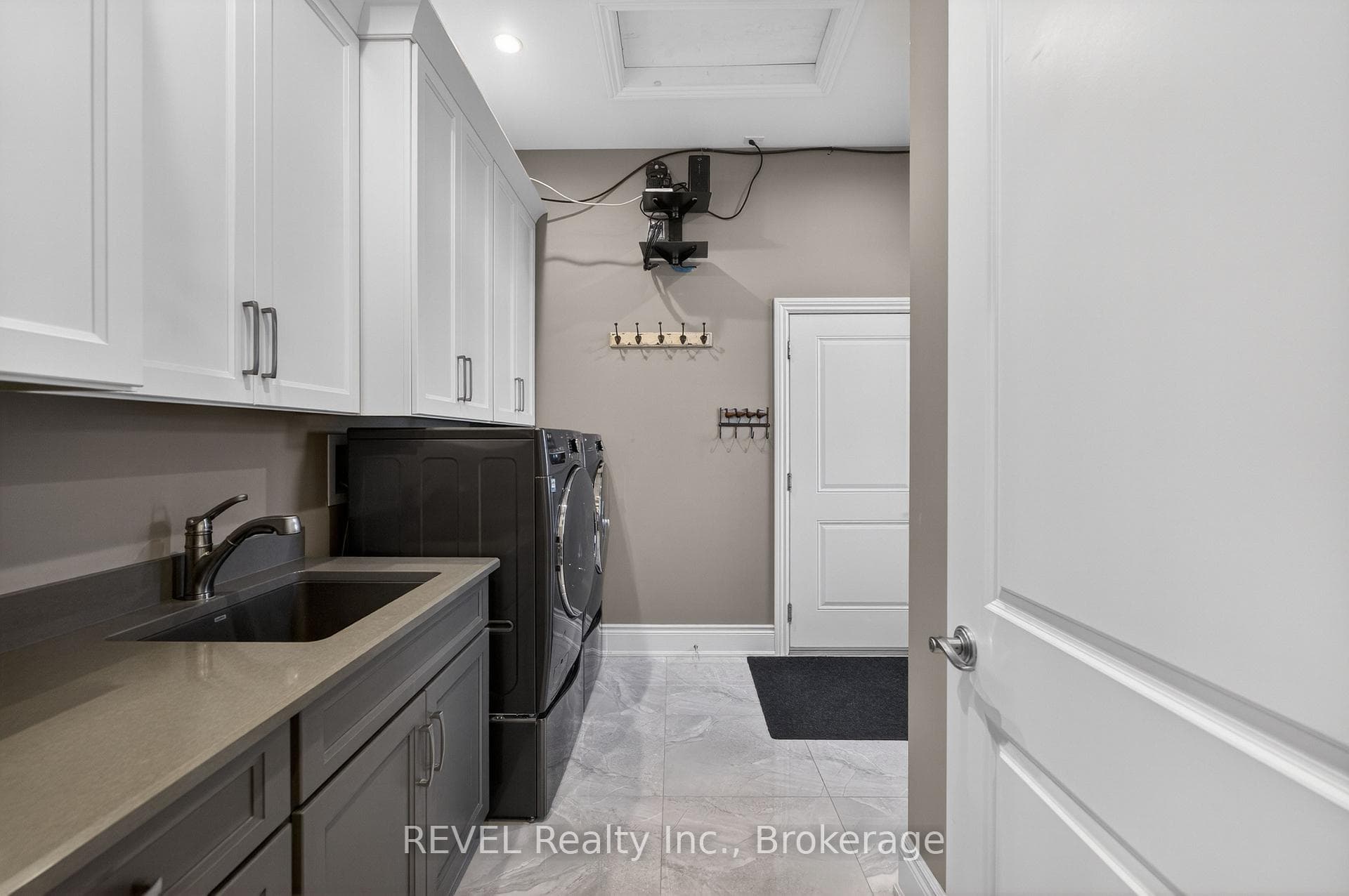 1041 Oakhill Boulevard photo 28