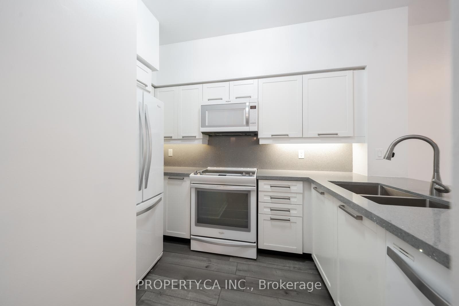 2111 Lakeshore Boulevard Unit 105 photo 8