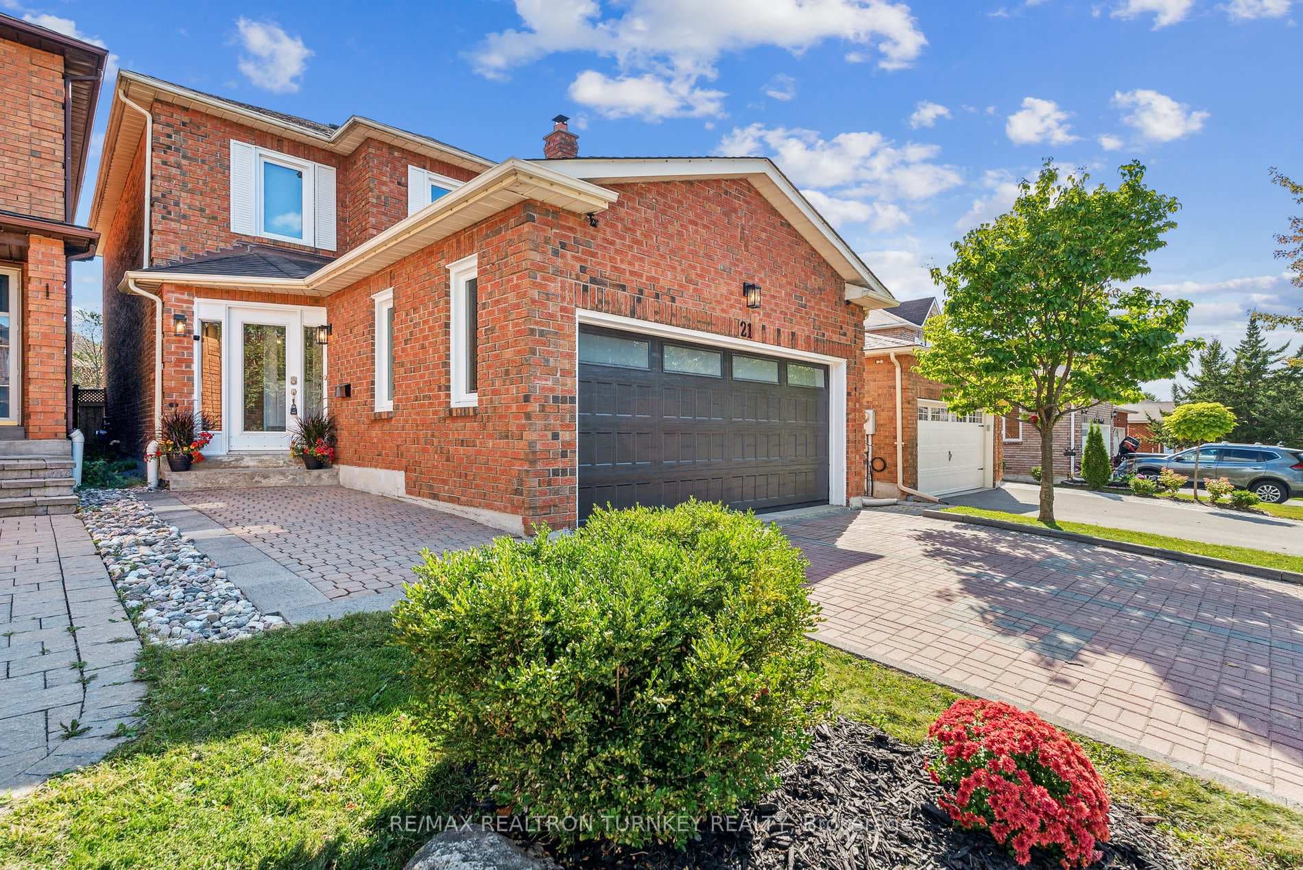 Double Driveway with lots of space