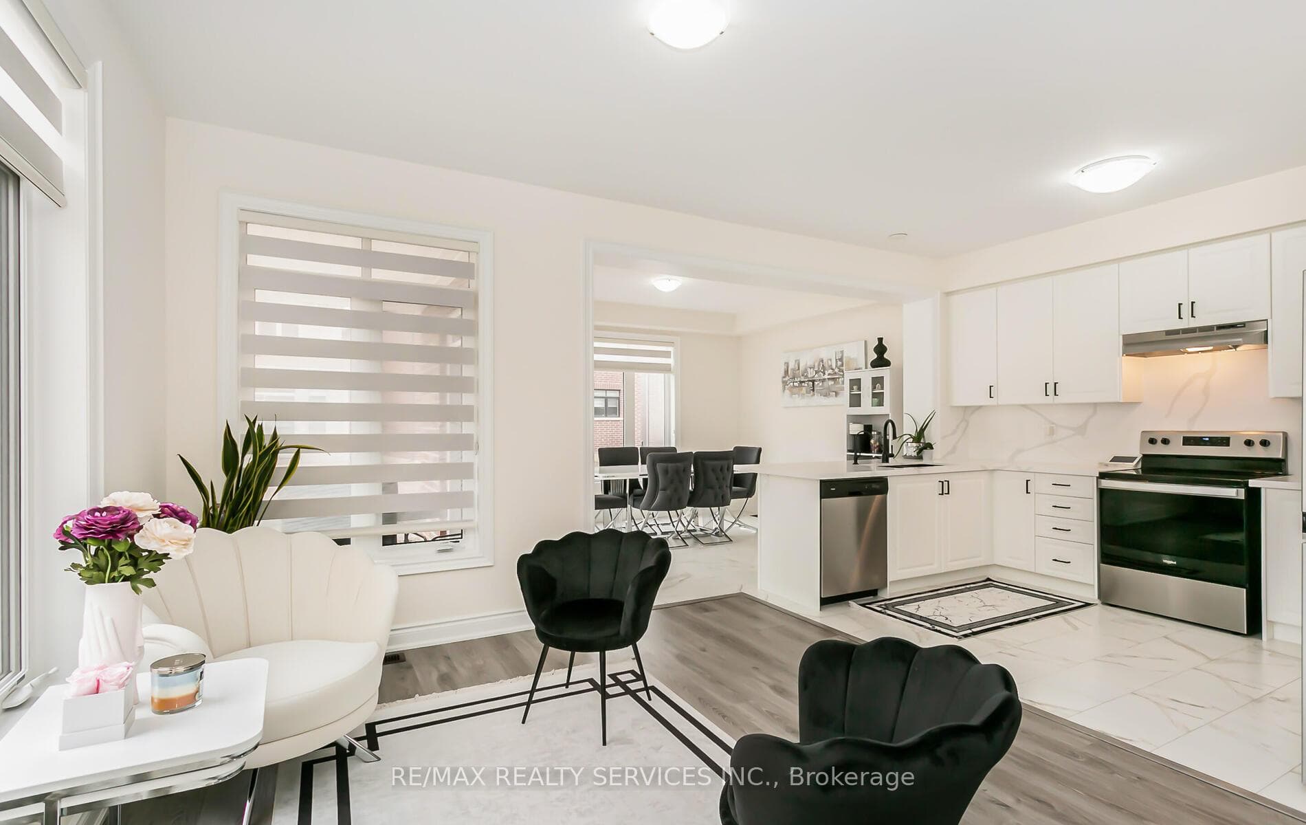 45 Ferragine Crescent photo 6