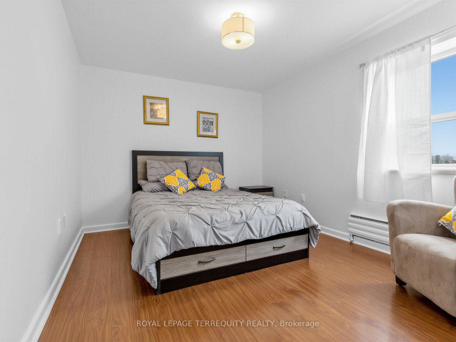 8 Kingsbridge Court Unit 404 photo 21