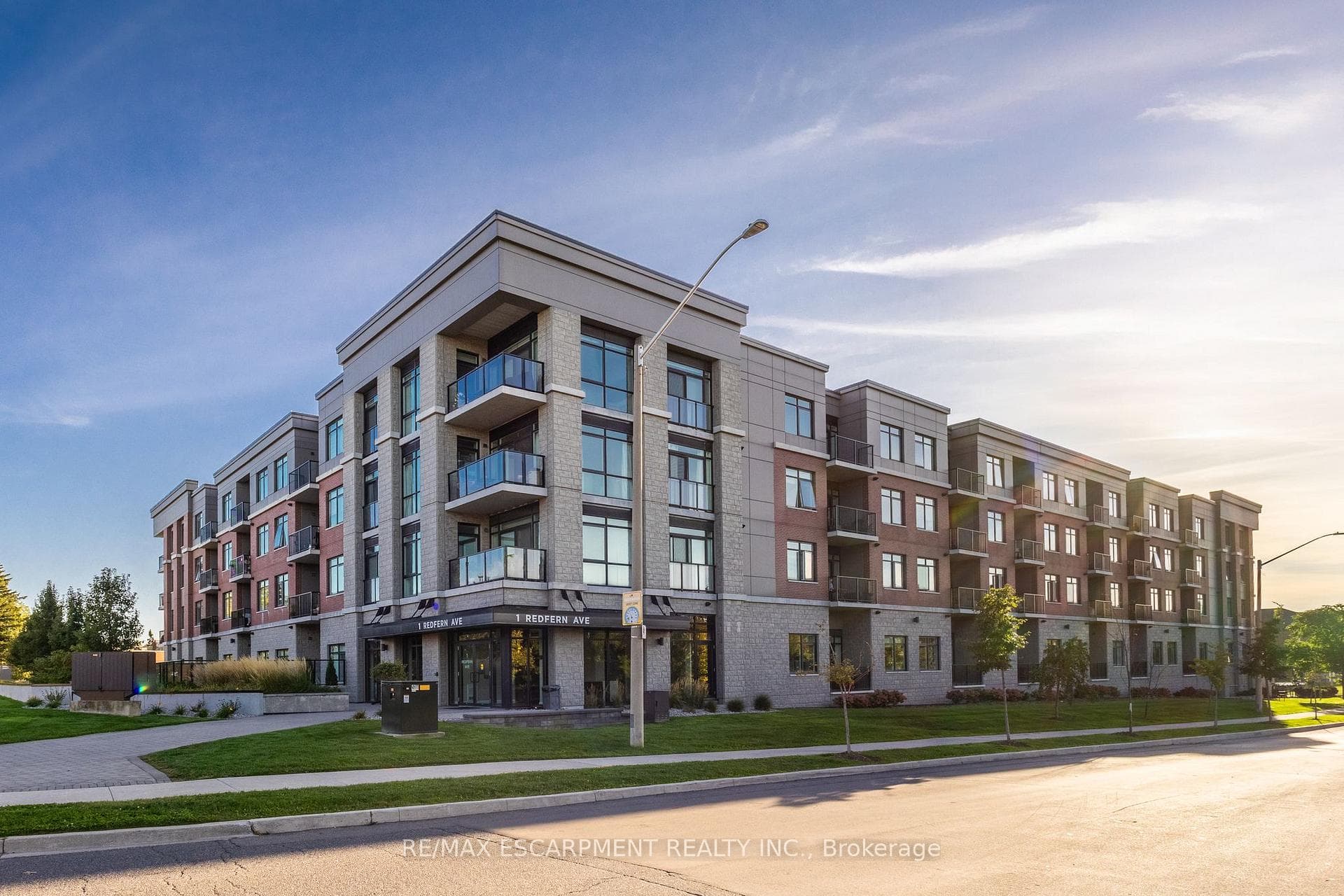 1 Redfern Avenue Unit 426 photo 1