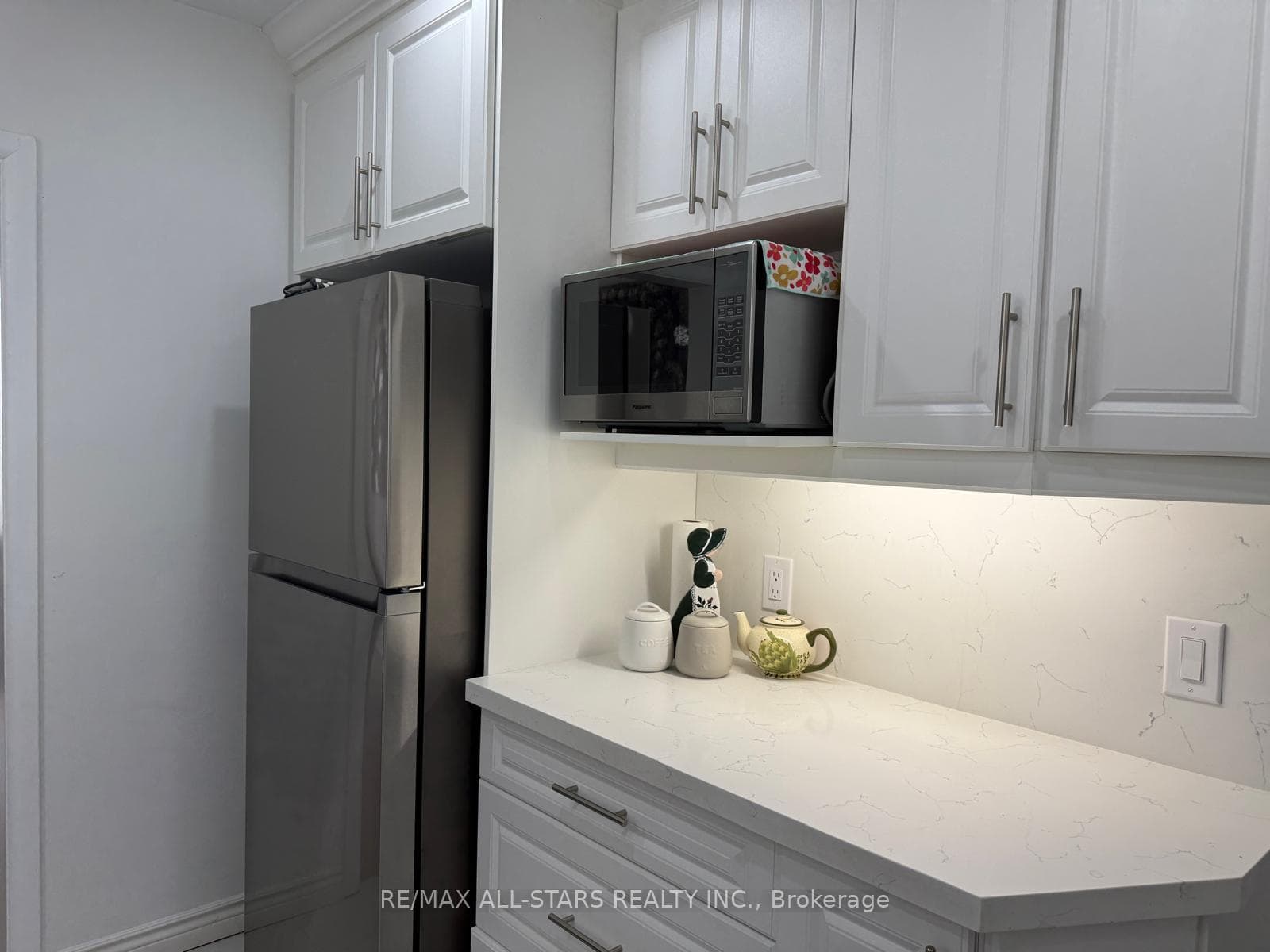 1554 Warden Avenue photo 8