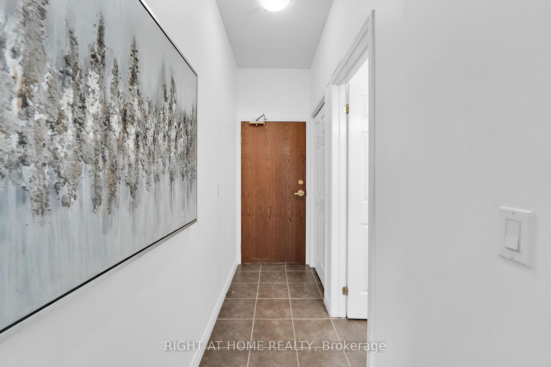 2 Maison Parc Court Unit 710 photo 3