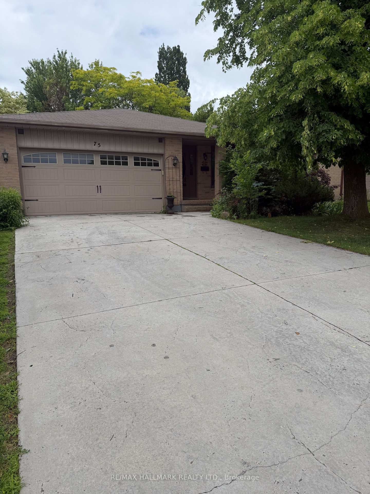75 GOLFVIEW Crescent photo 36