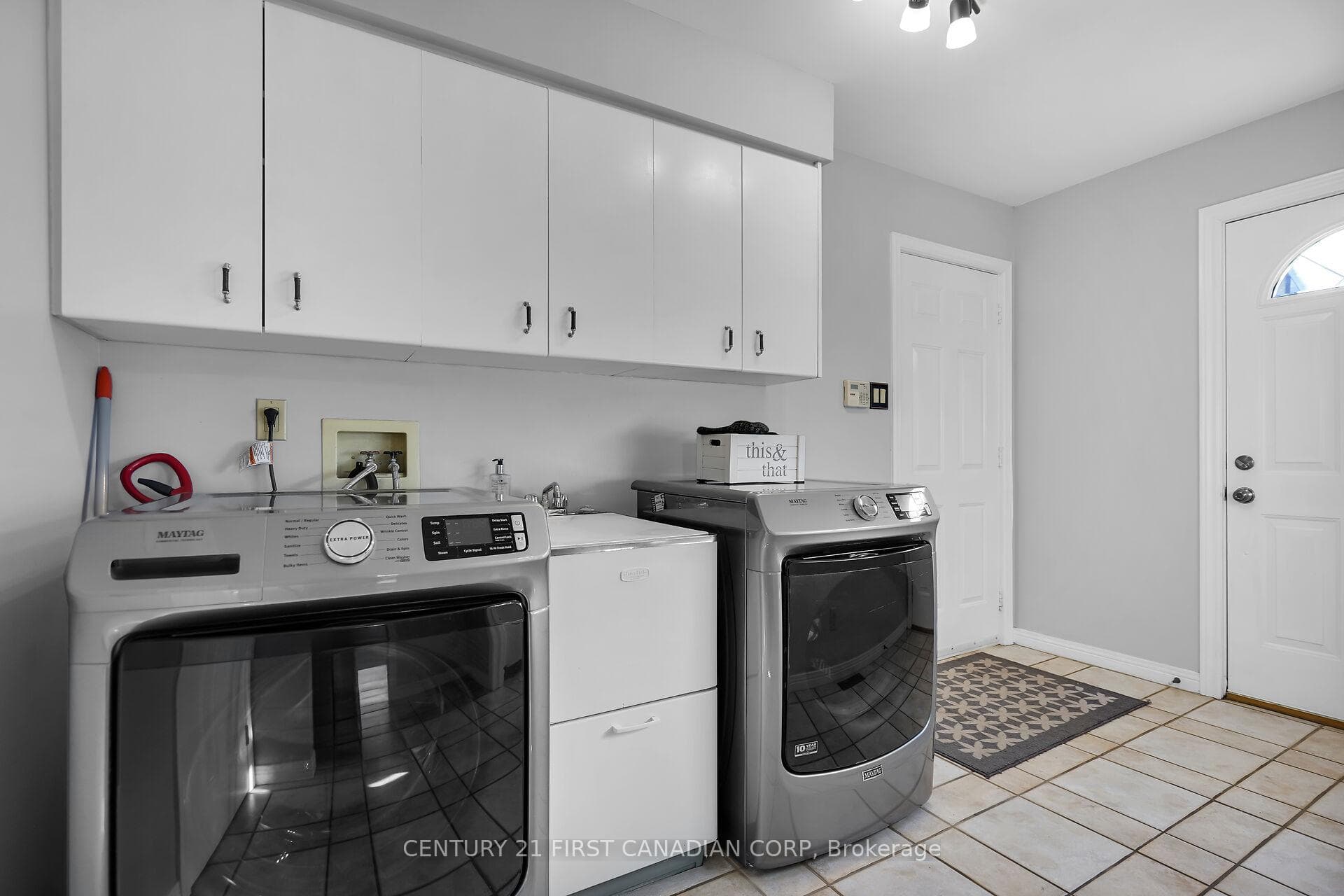 1697 Phillbrook Crescent photo 23