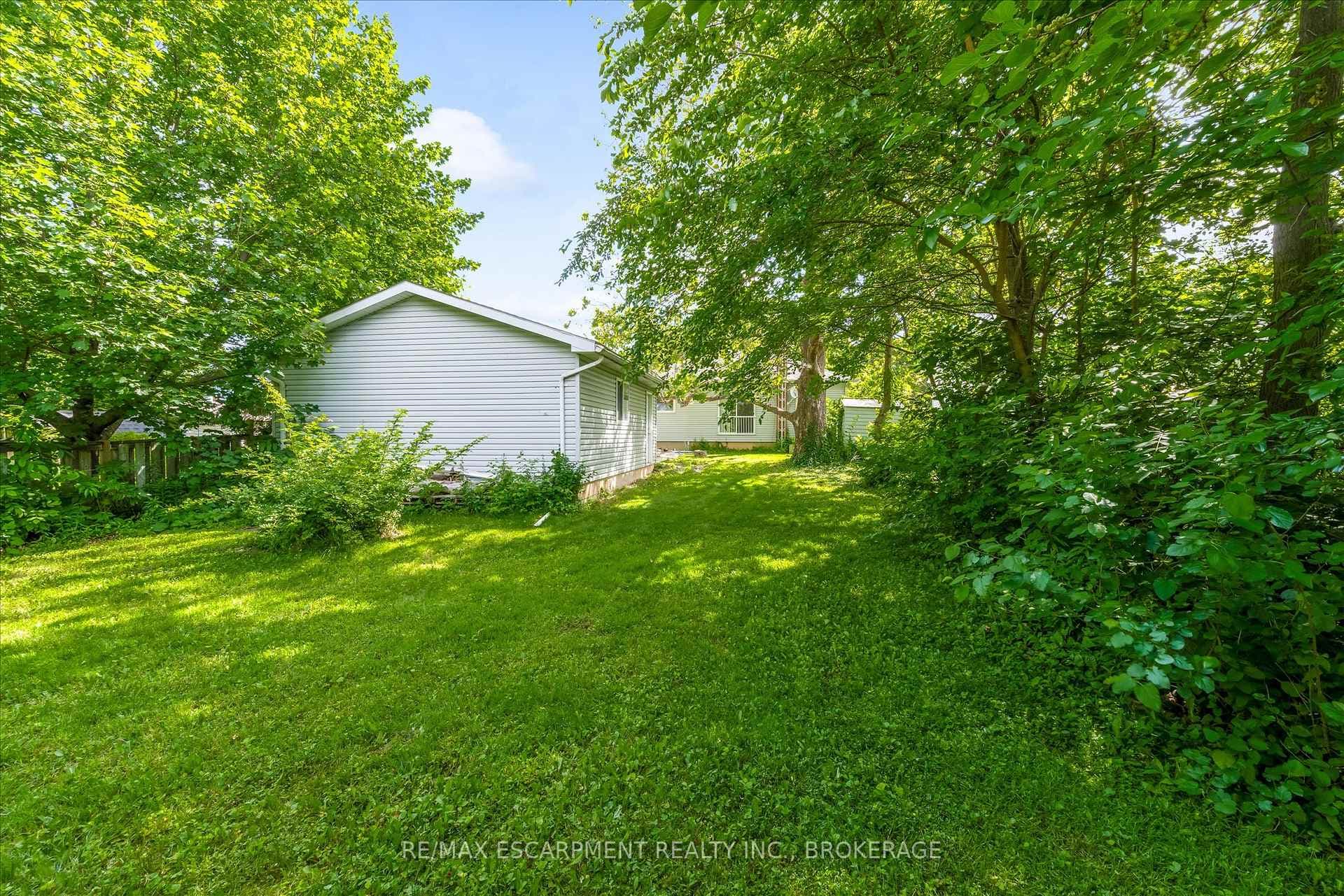 18 Bonavem Drive Unit 1 photo 19