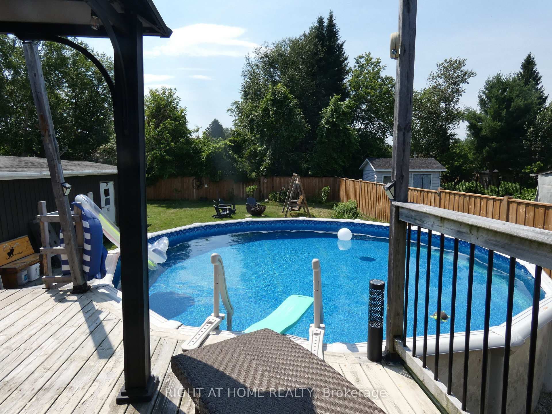 407 KING Street photo 17
