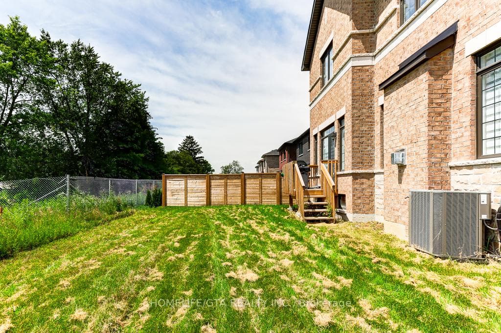 48 Boone Crescent photo 36