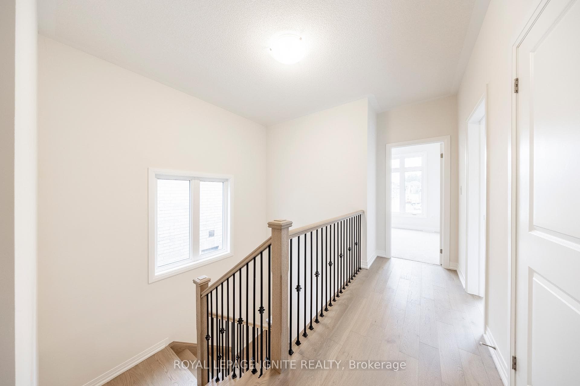 1811 Narcissus Gardens photo 15