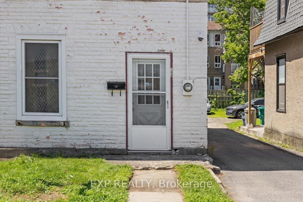198 Hinchey Avenue photo 3