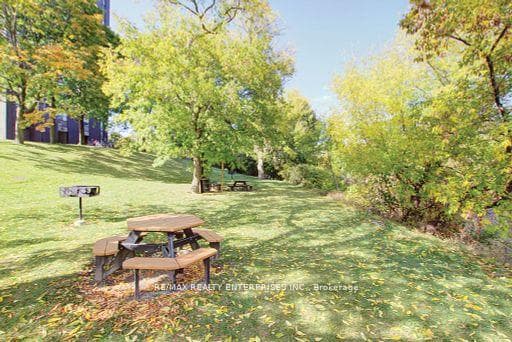 1515 Lakeshore Road Unit 208 photo 35