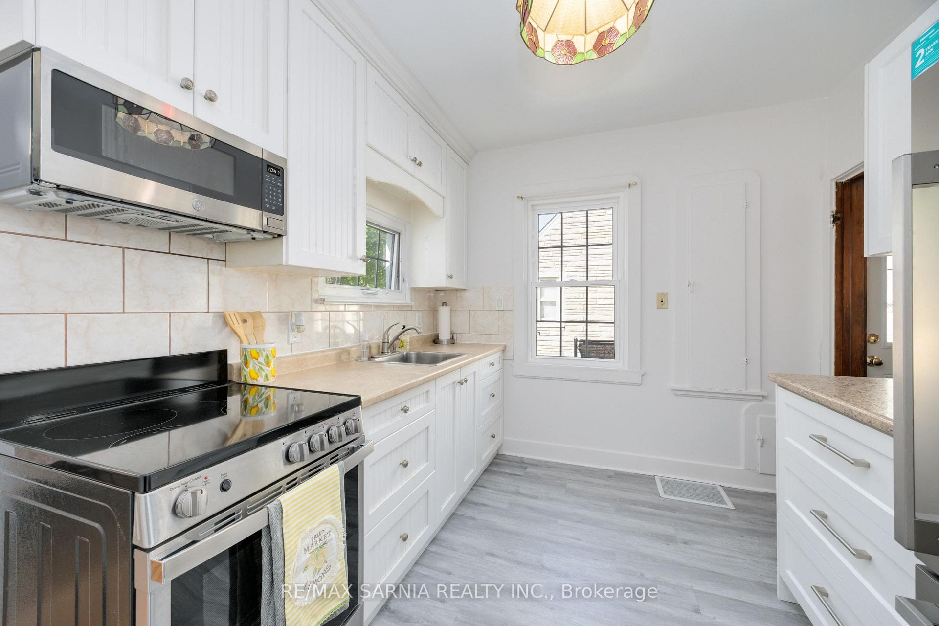 568 Devine Street photo 7