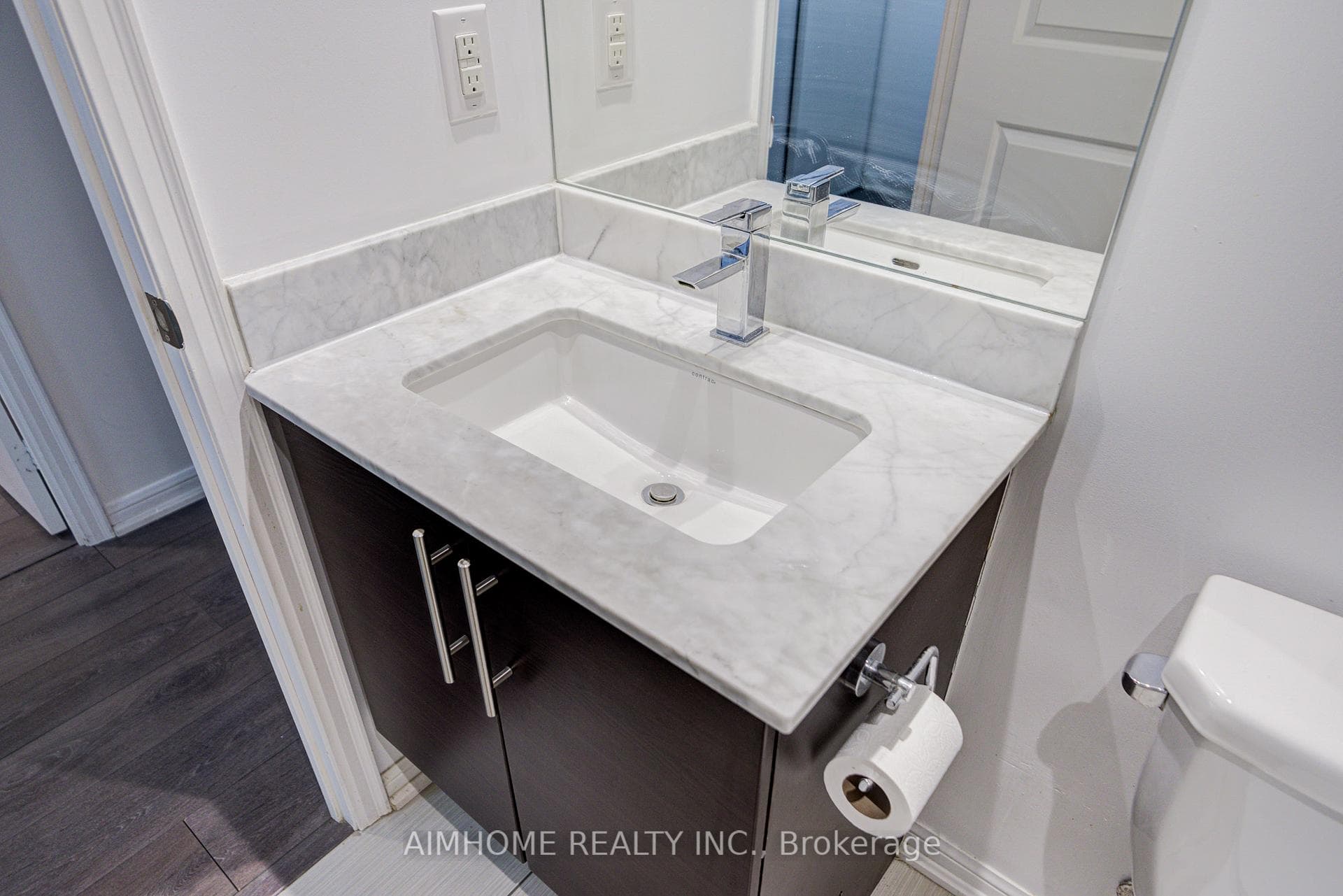 35 Bastion Street Unit 305 photo 25