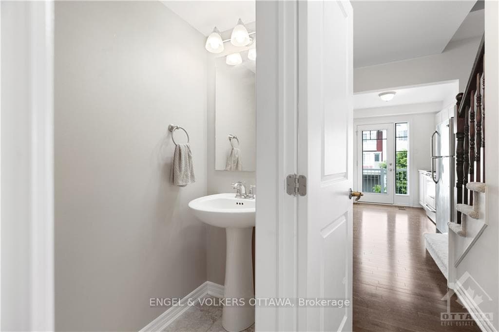 595 MEADOWCREEK Circle photo 5
