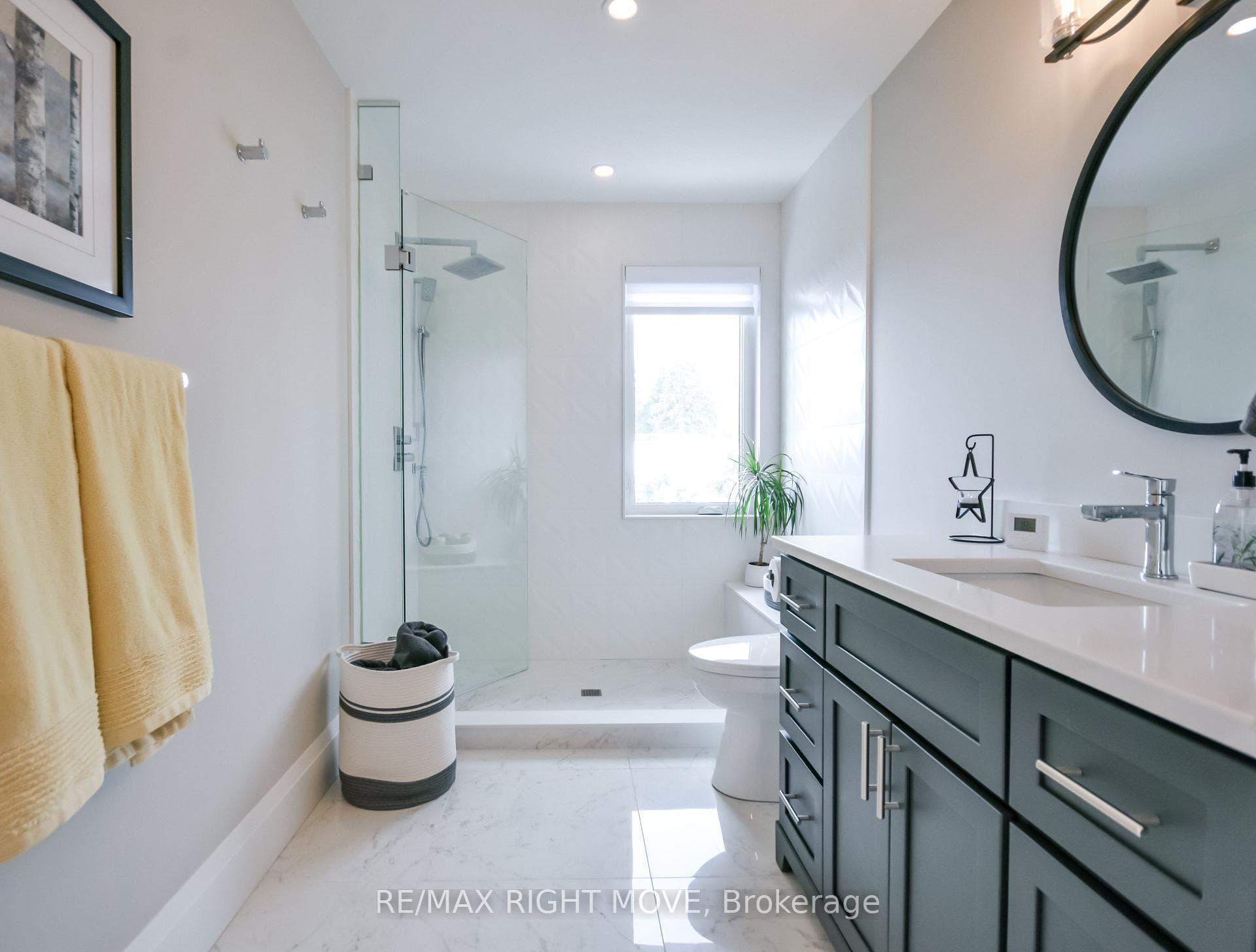 Sleek 3 piece main bath - heated floors