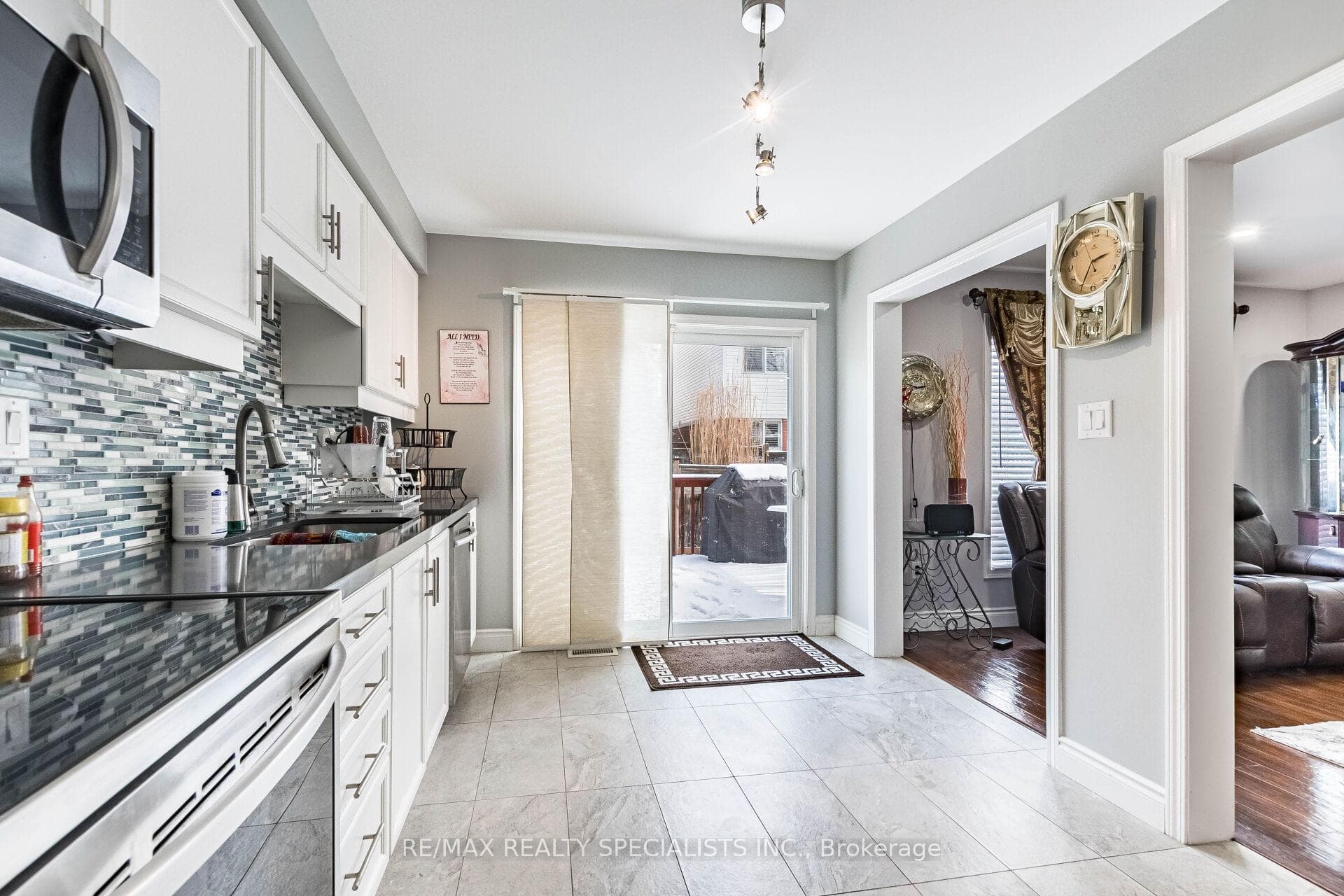 618 Hamilton Crescent photo 15