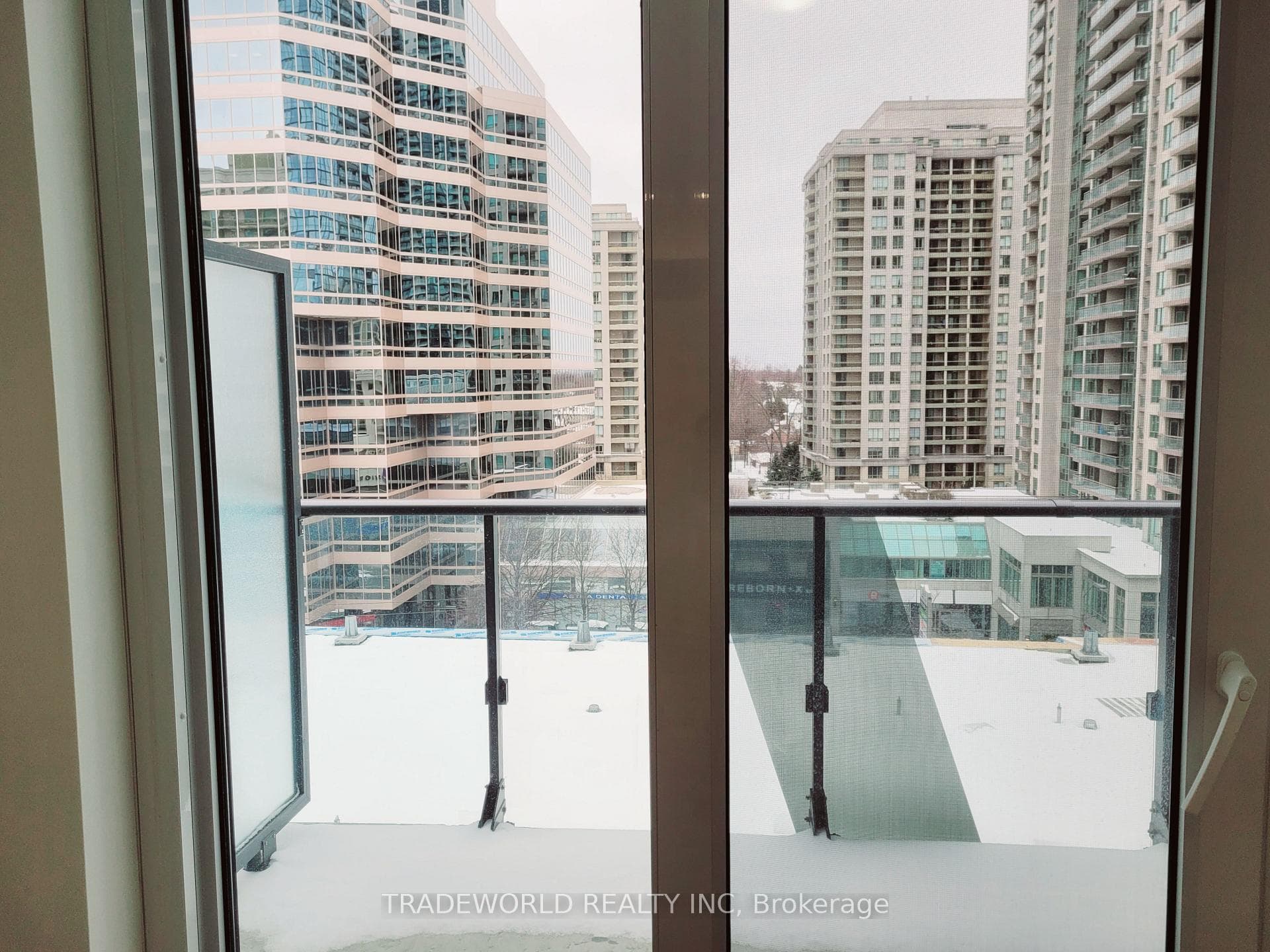 15 Ellerslie Avenue Unit 601 photo 6
