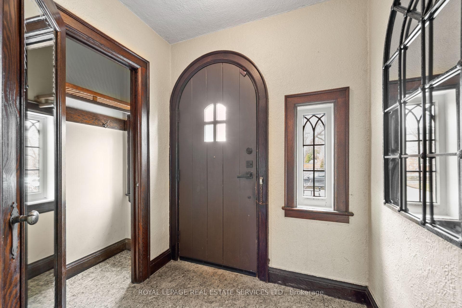 49 Meadowvale Drive photo 2