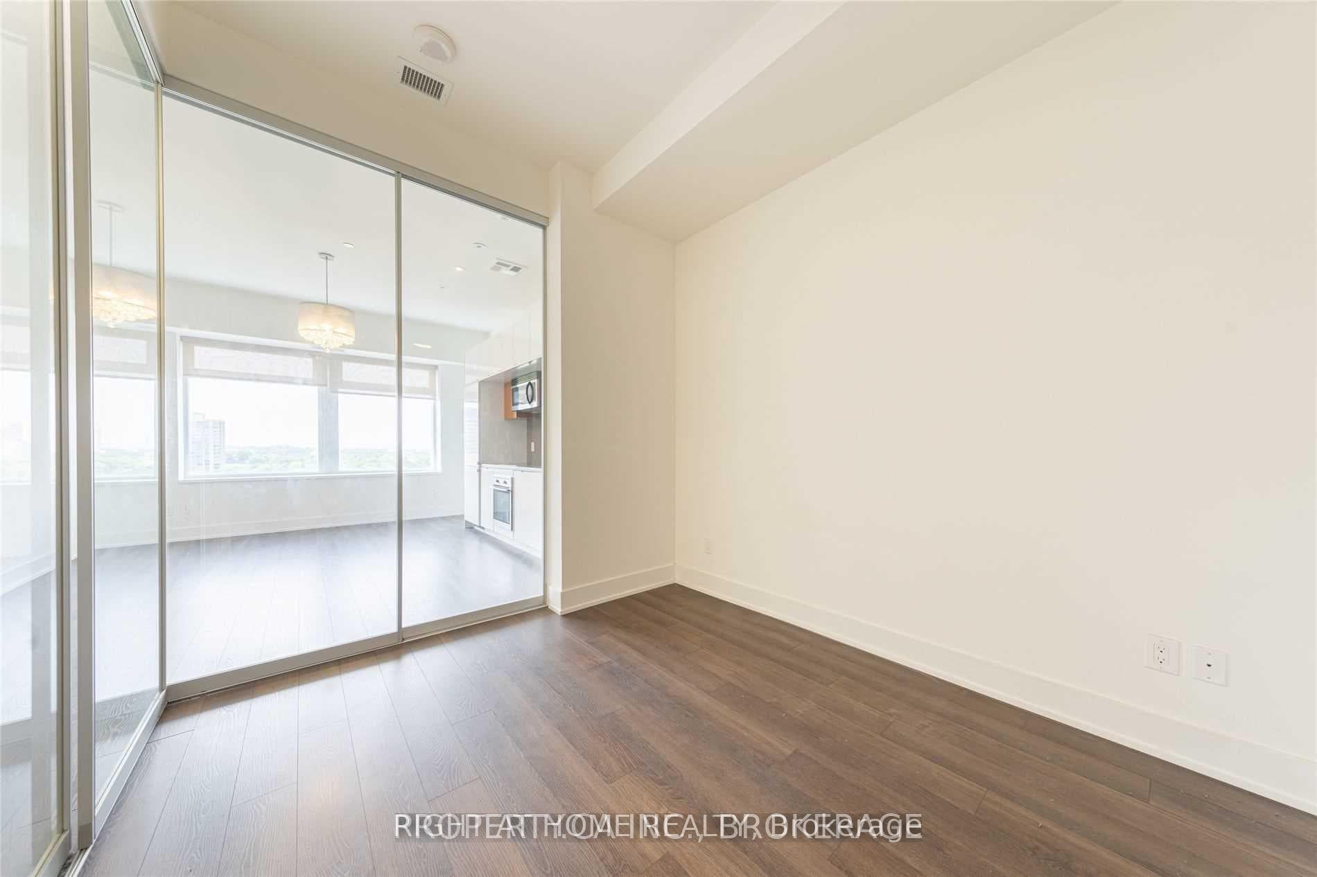 111 St Clair Avenue Unit 1023 photo 4