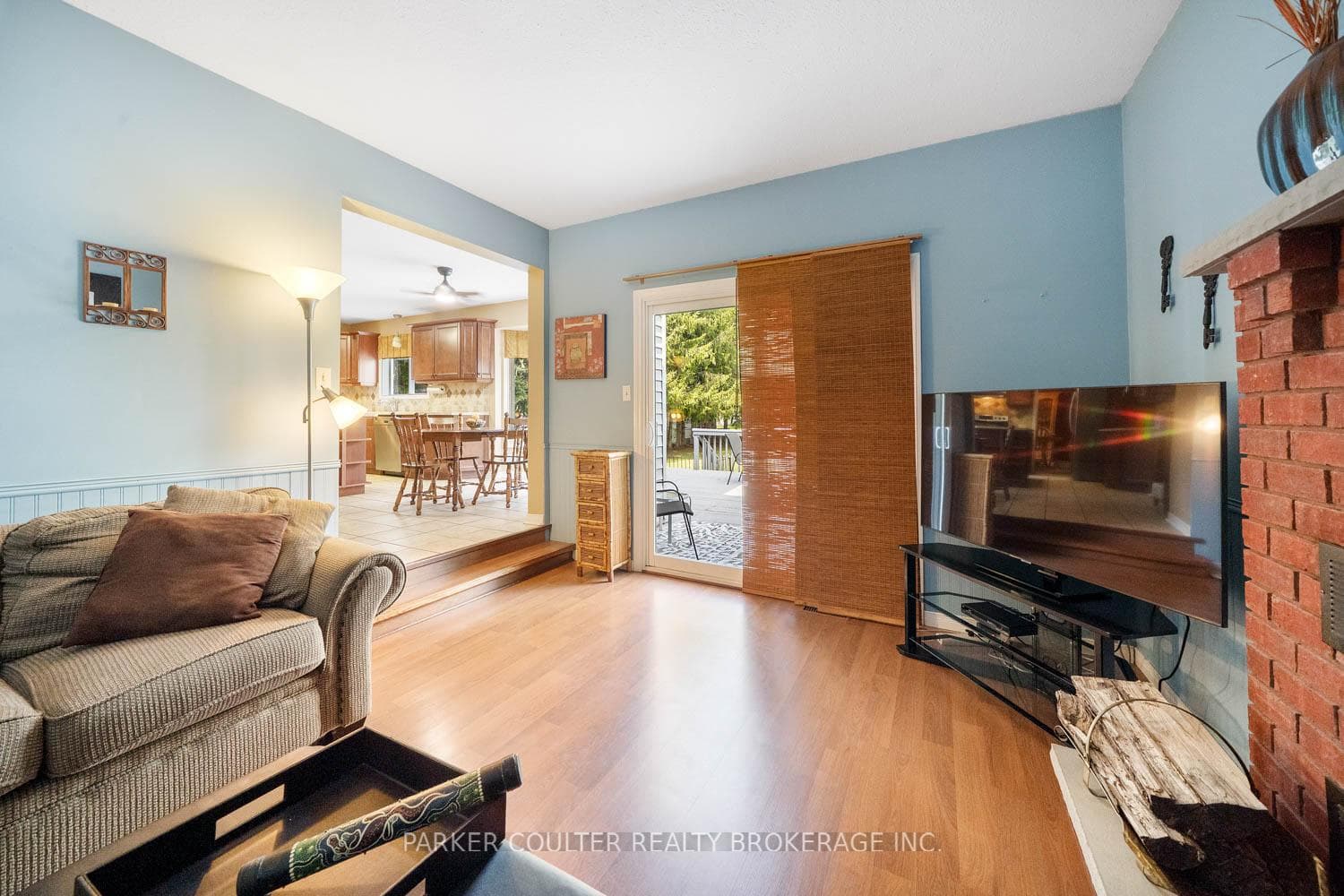 41 Lawrence Avenue photo 19