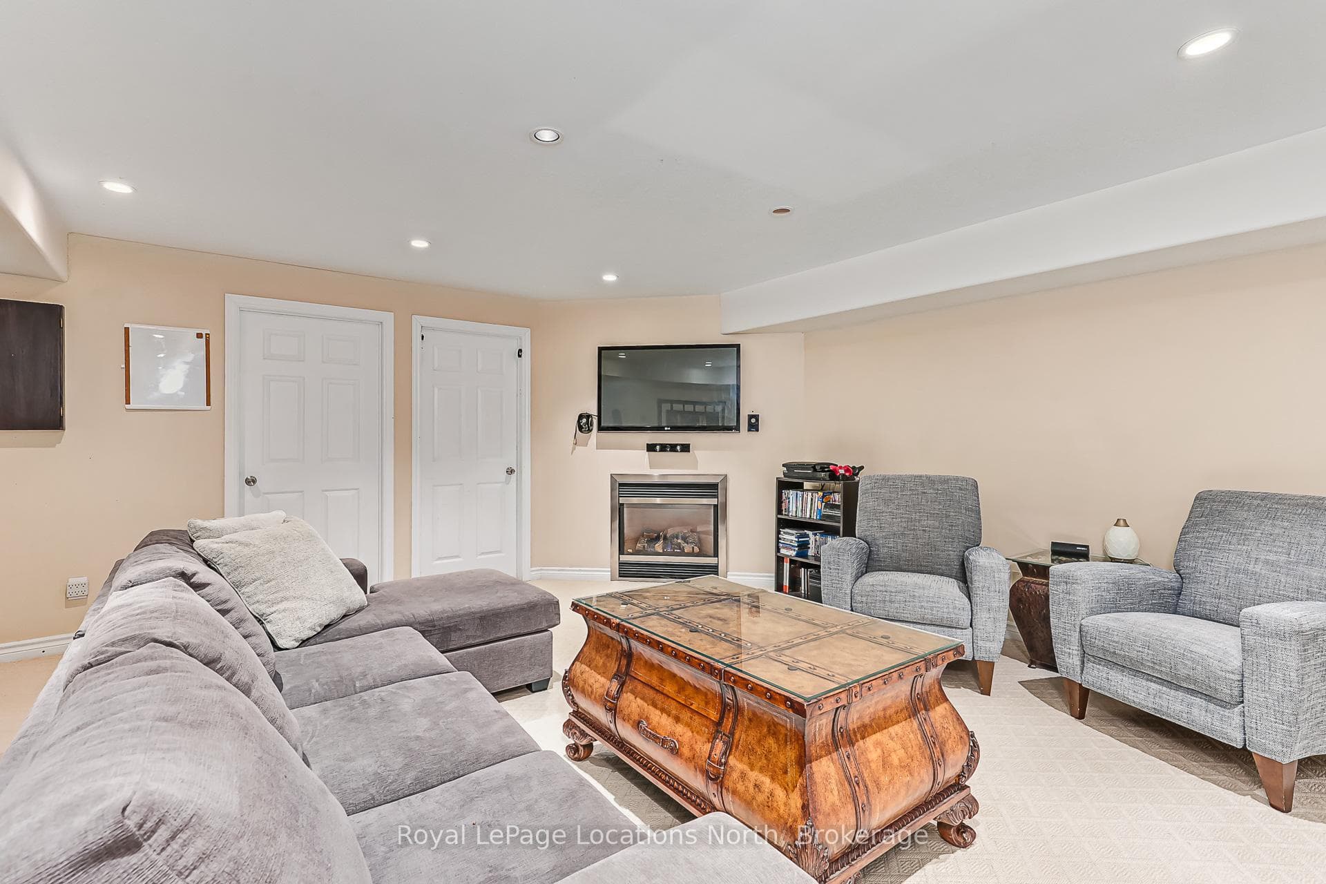 44 Blackburn Avenue photo 28