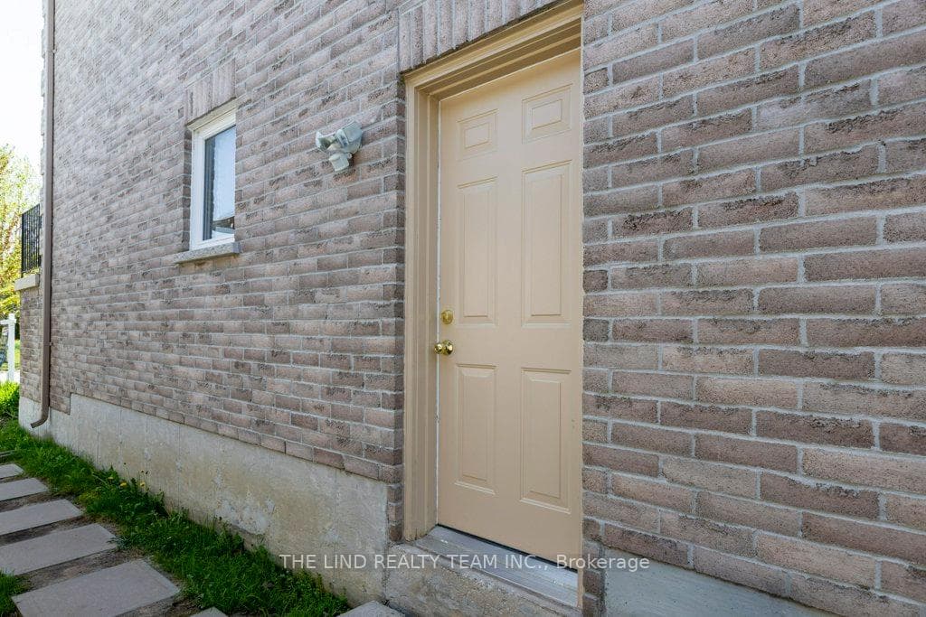 61 Mcintyre Drive photo 4