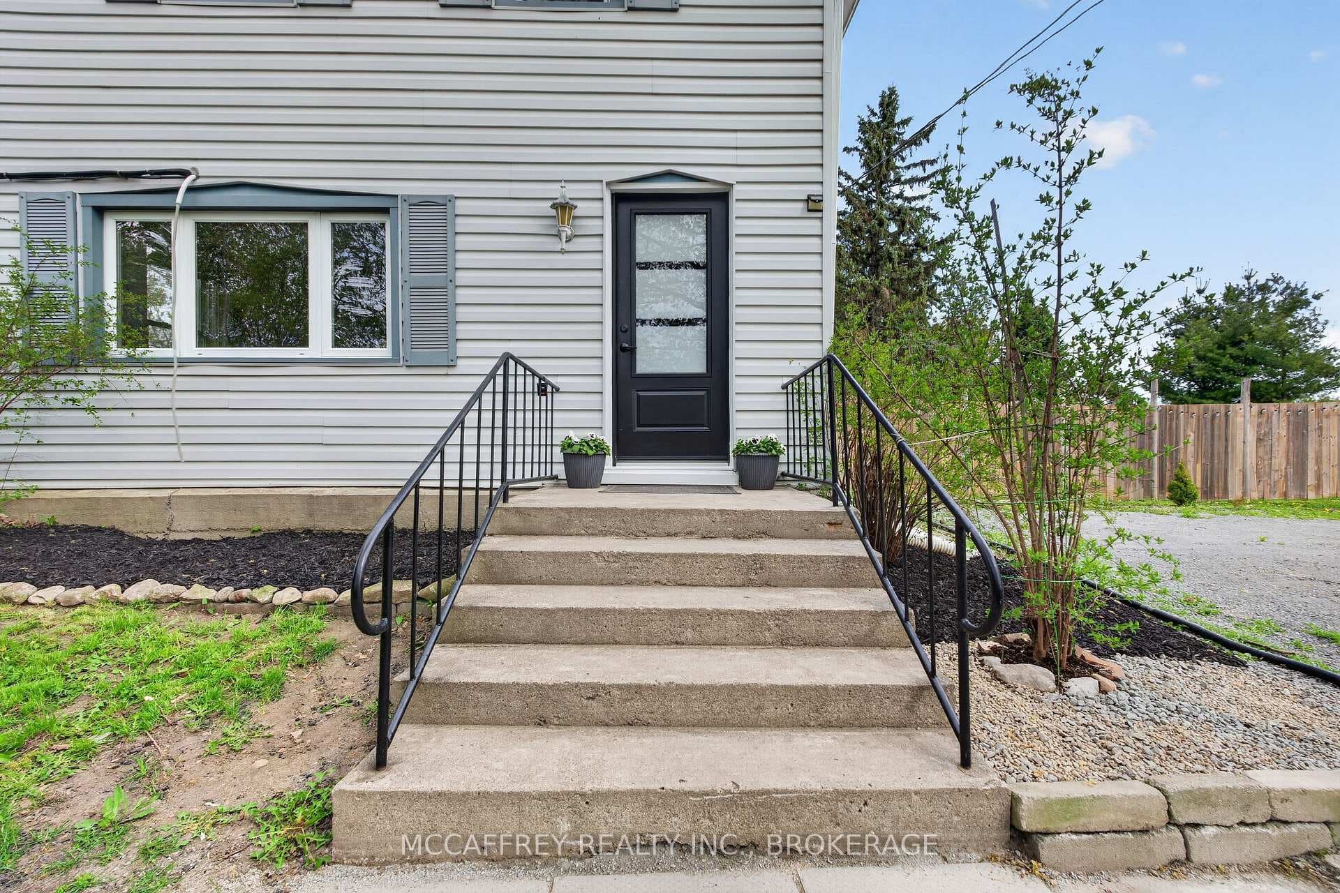 476 Hoards Road photo 3