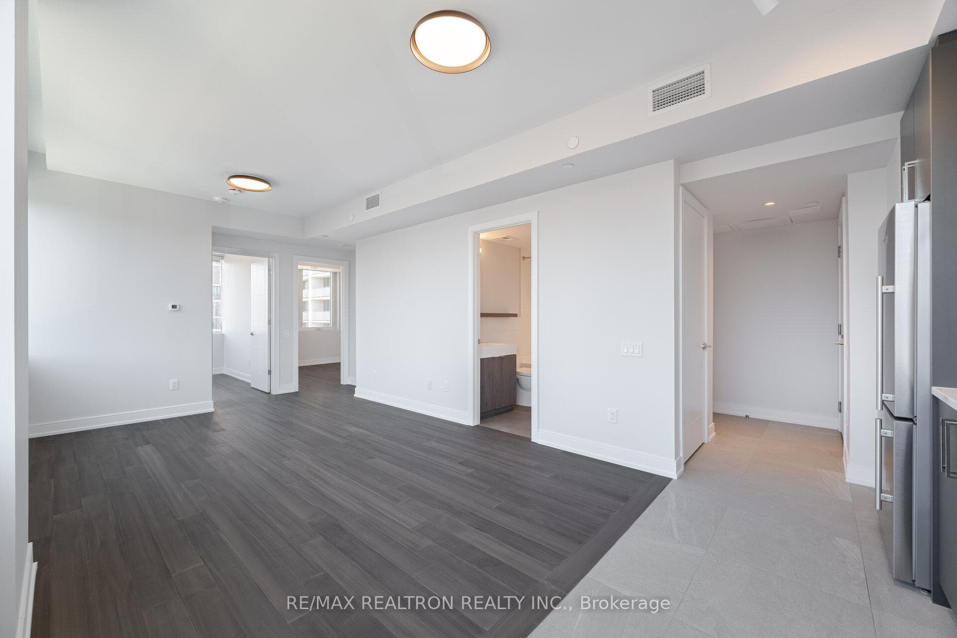 664 Spadina Avenue Unit 305 photo 5