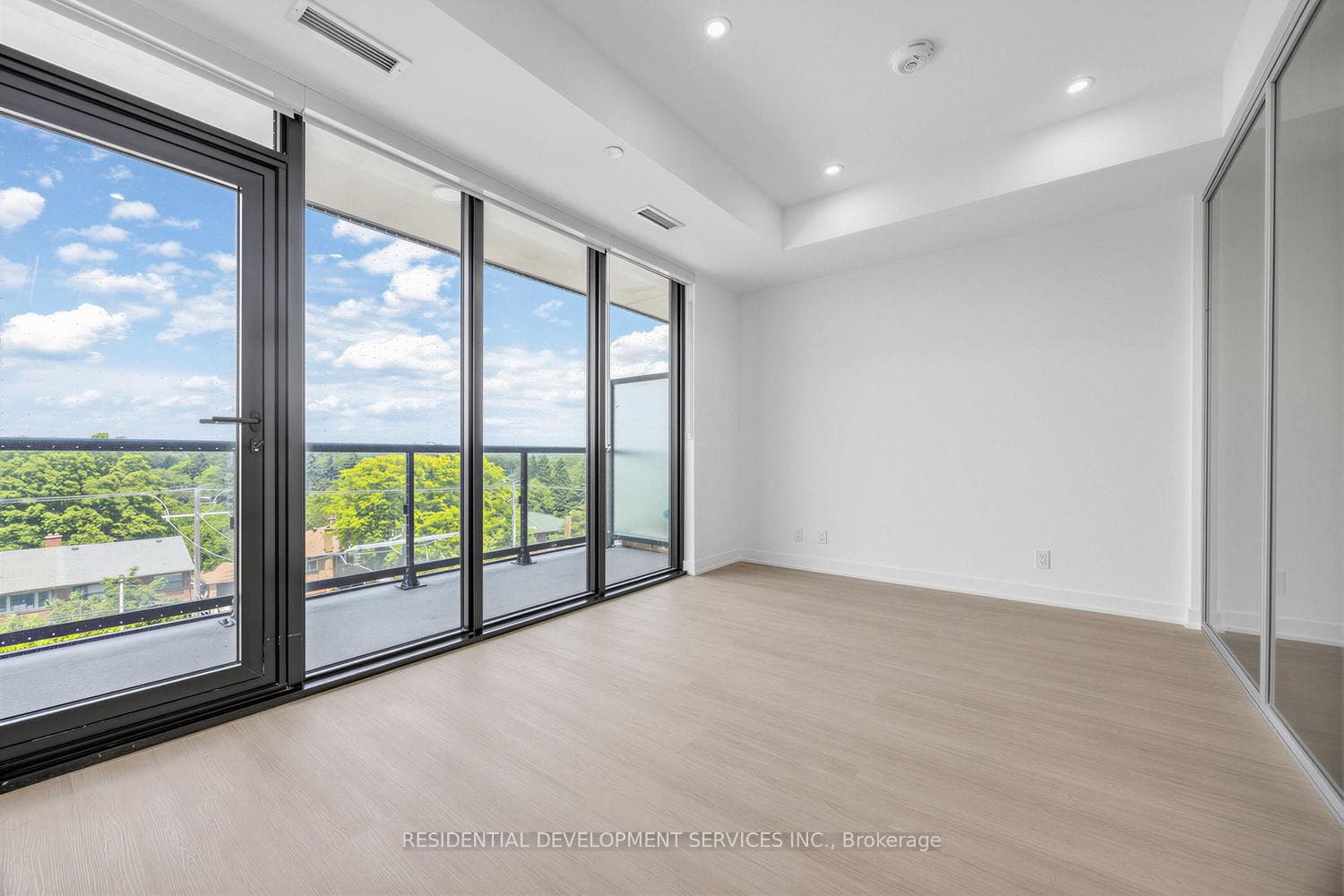 699 Sheppard Avenue Unit 619 photo 14