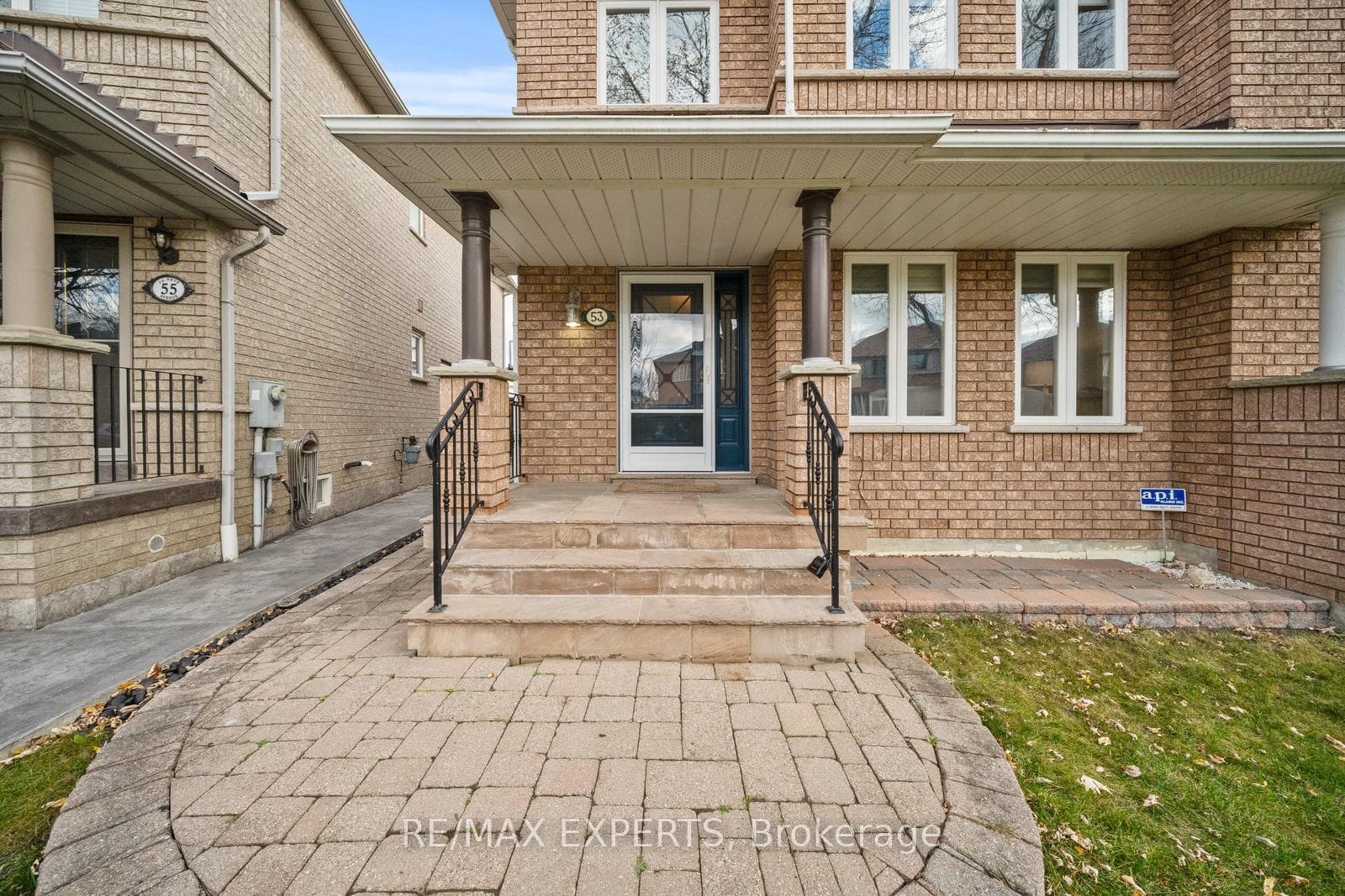 53 La Neve Avenue photo 3
