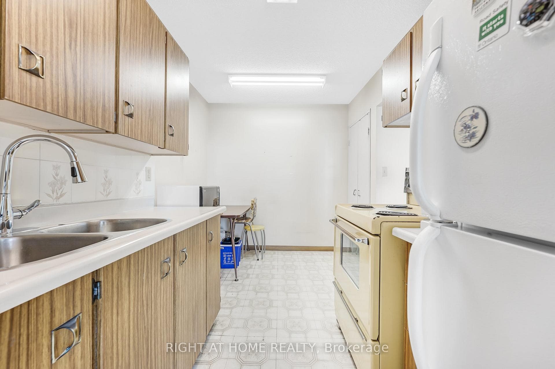 1250 Bridletowne Circle Unit 901 photo 14