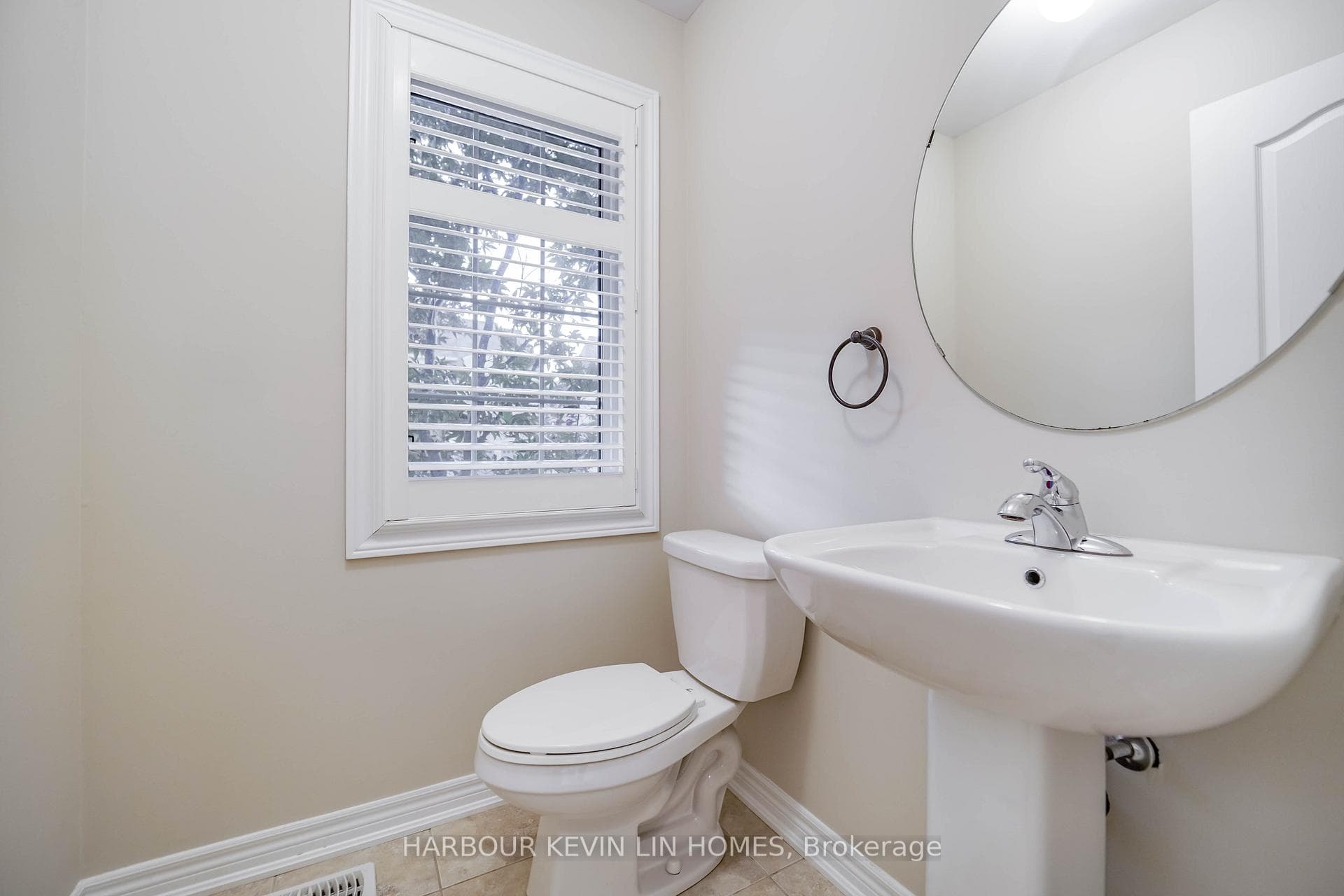 84 Glenheron Crescent photo 21