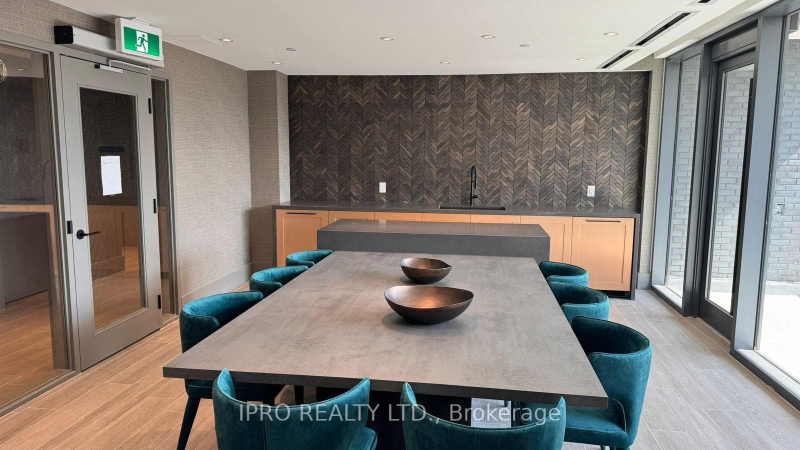 2450 Old Bronte Road Unit 610 photo 7