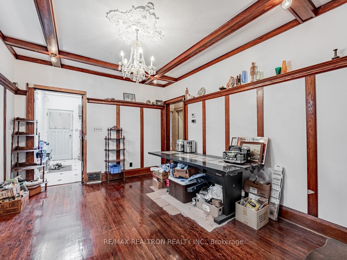 234 Queensdale Avenue photo 7