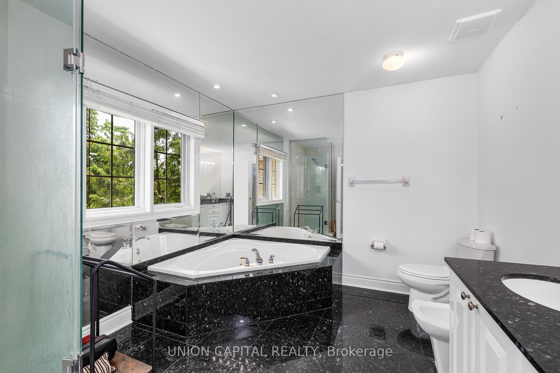 75 Langtry Place photo 24