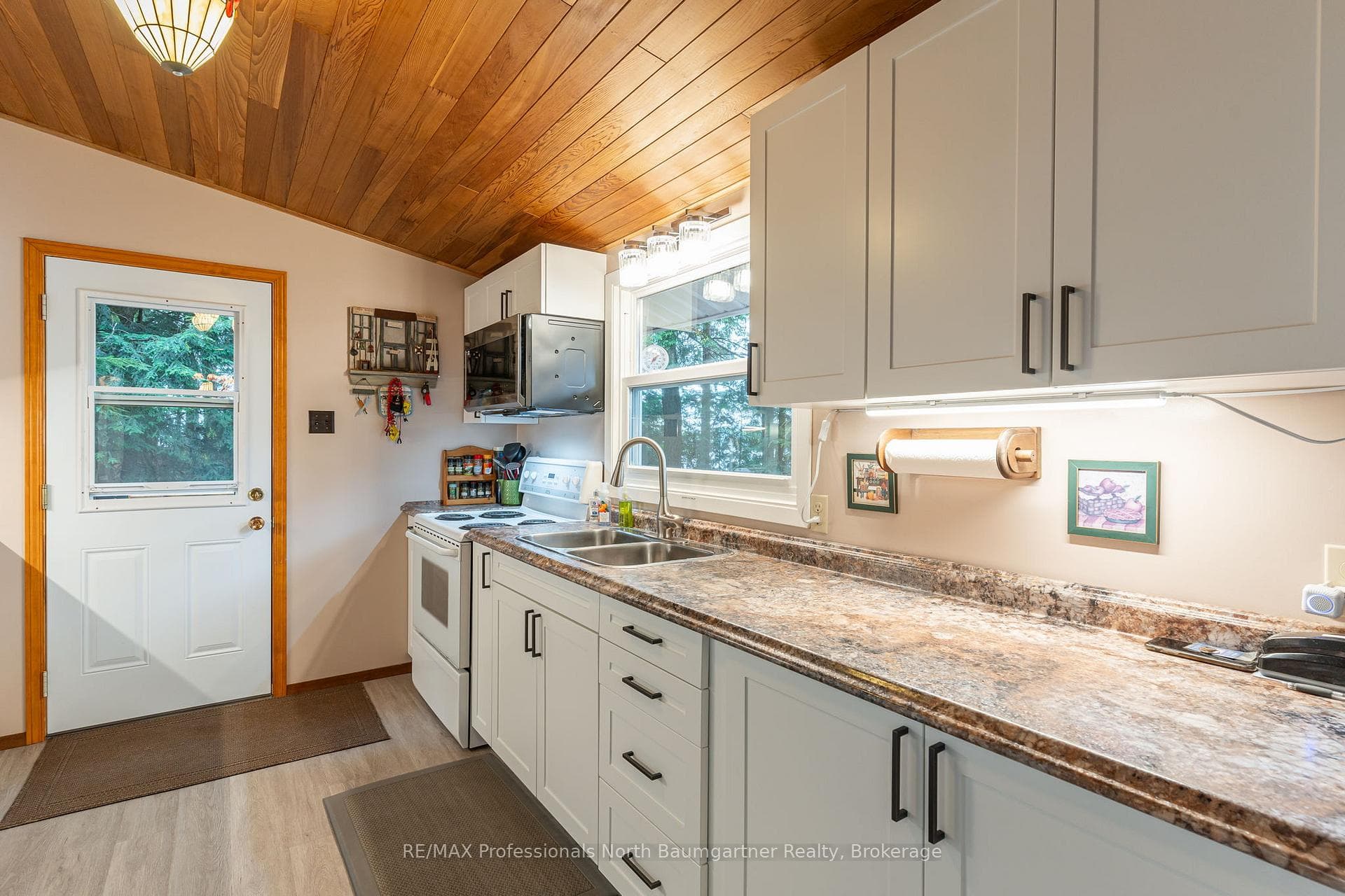 1043 Bullfrog Bay Drive photo 6