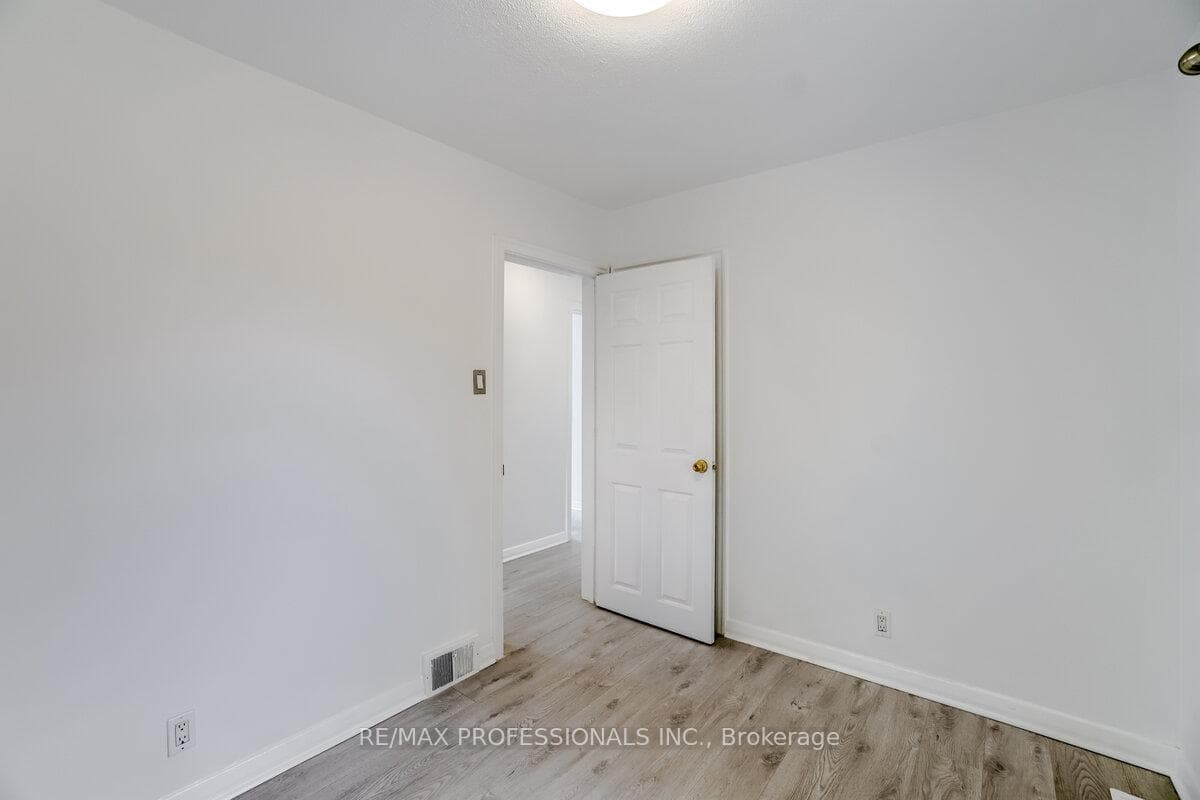 351 Maurice Drive photo 18