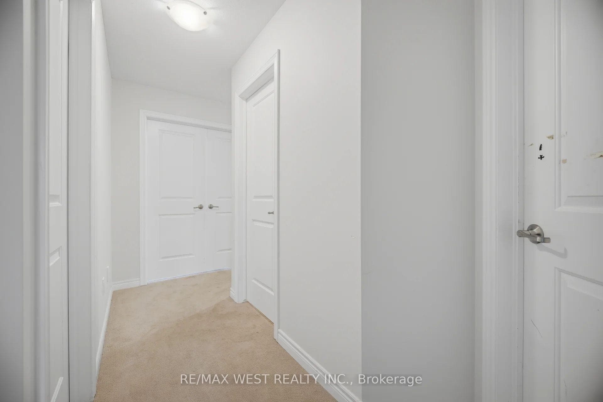 137 Echovalley Drive photo 23