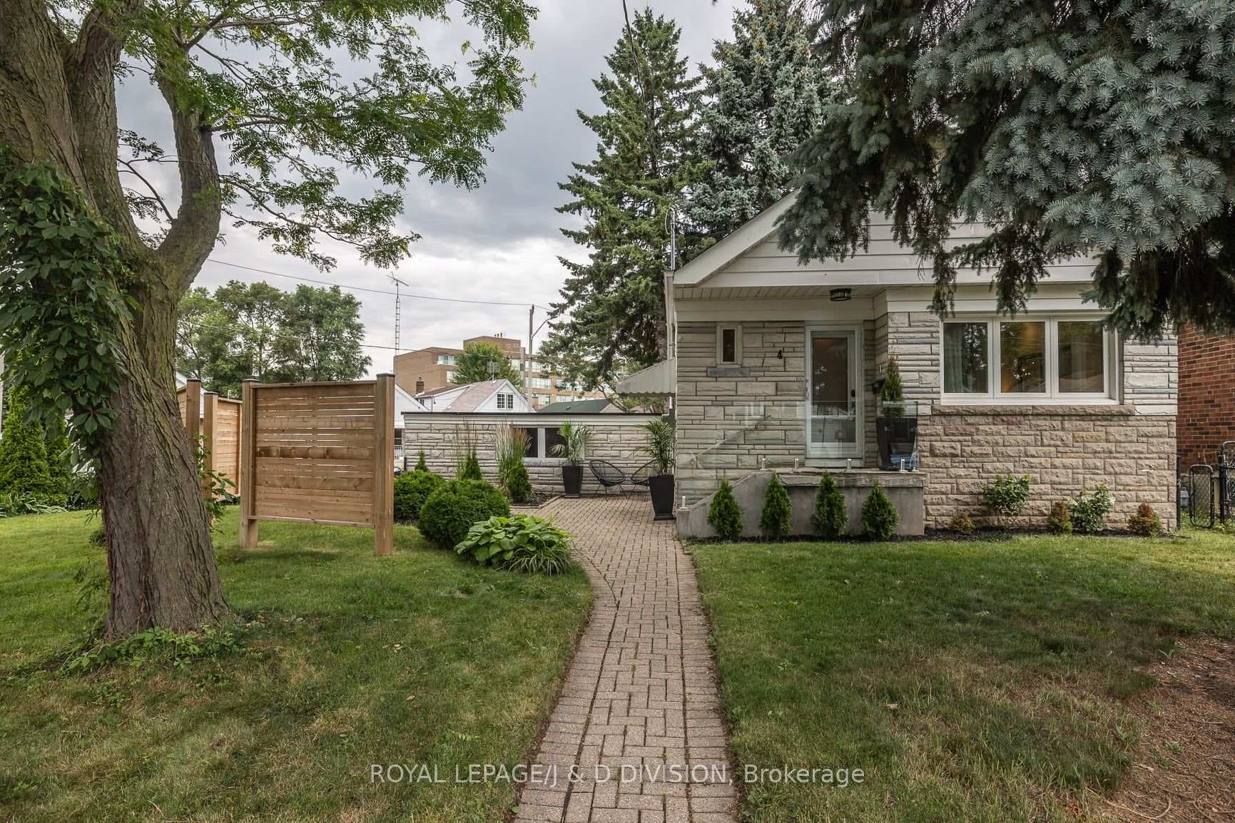 4 Joanith Drive photo 3