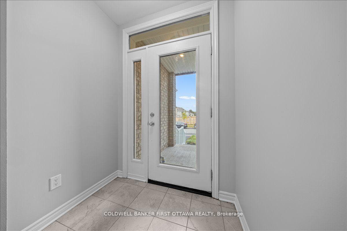 505 Sonmarg Crescent photo 3