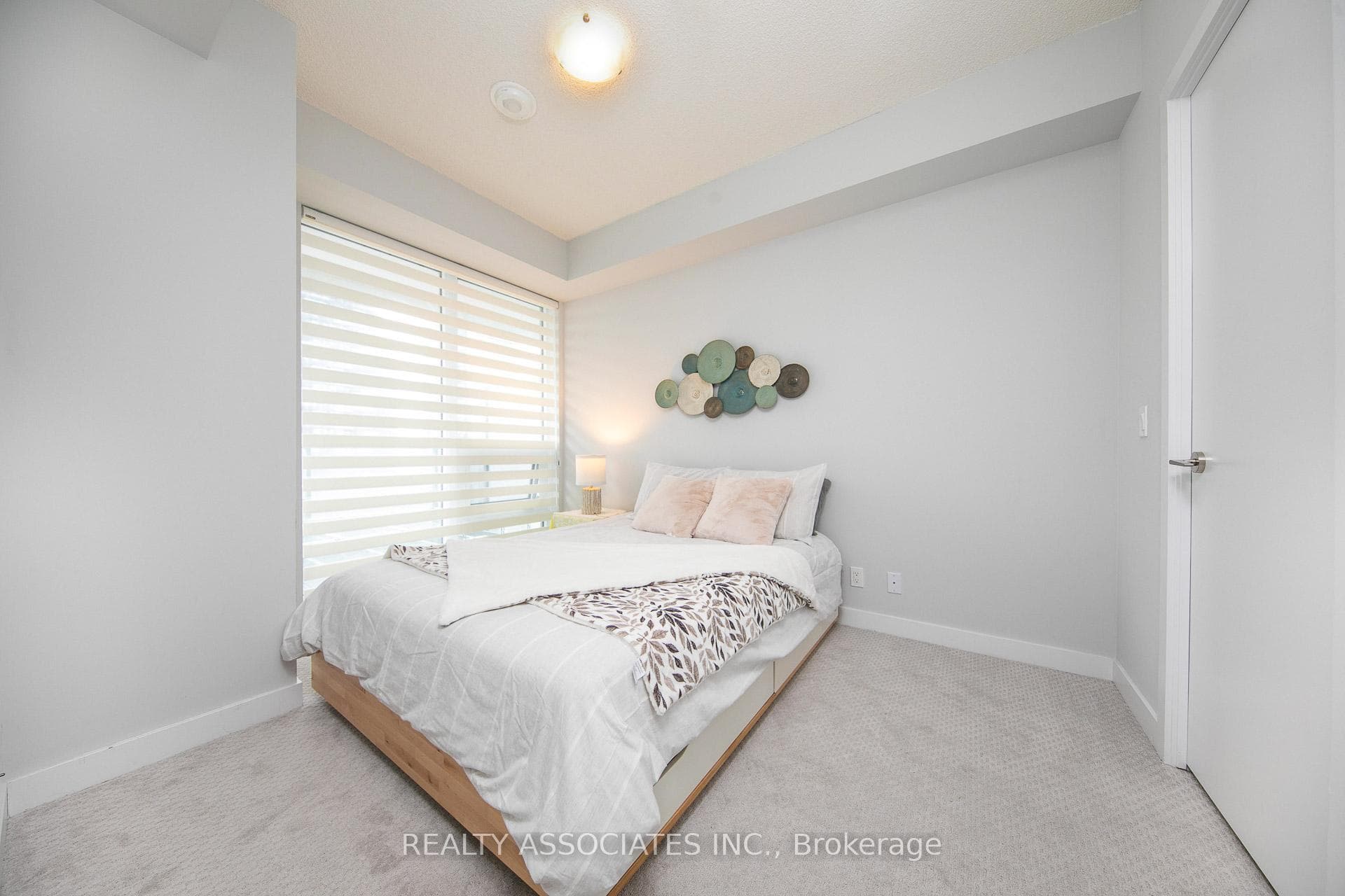 2221 Yonge Street Unit 1811 photo 12