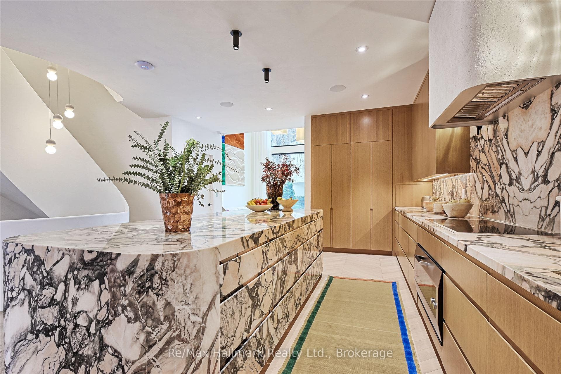 63 Pears Avenue photo 10