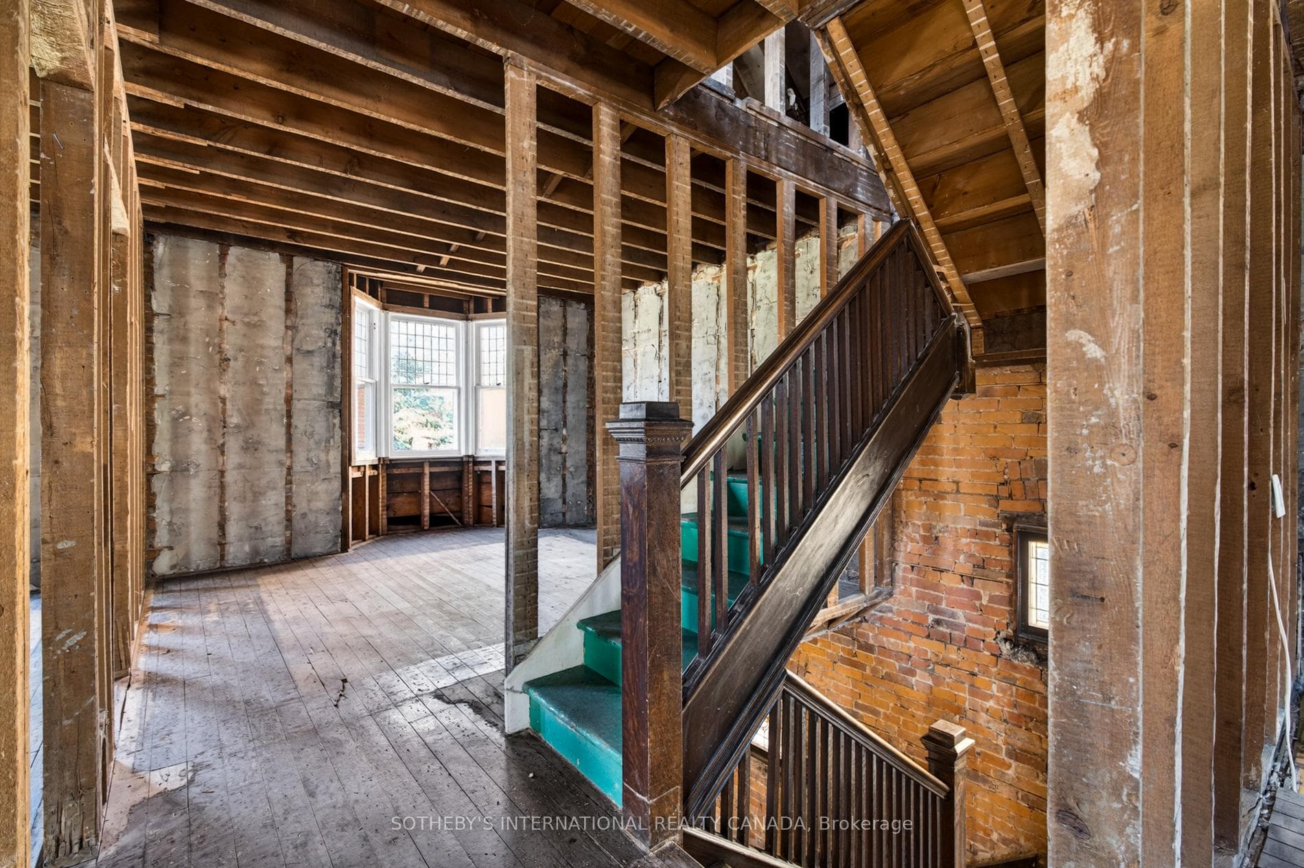 579 Indian Road photo 17